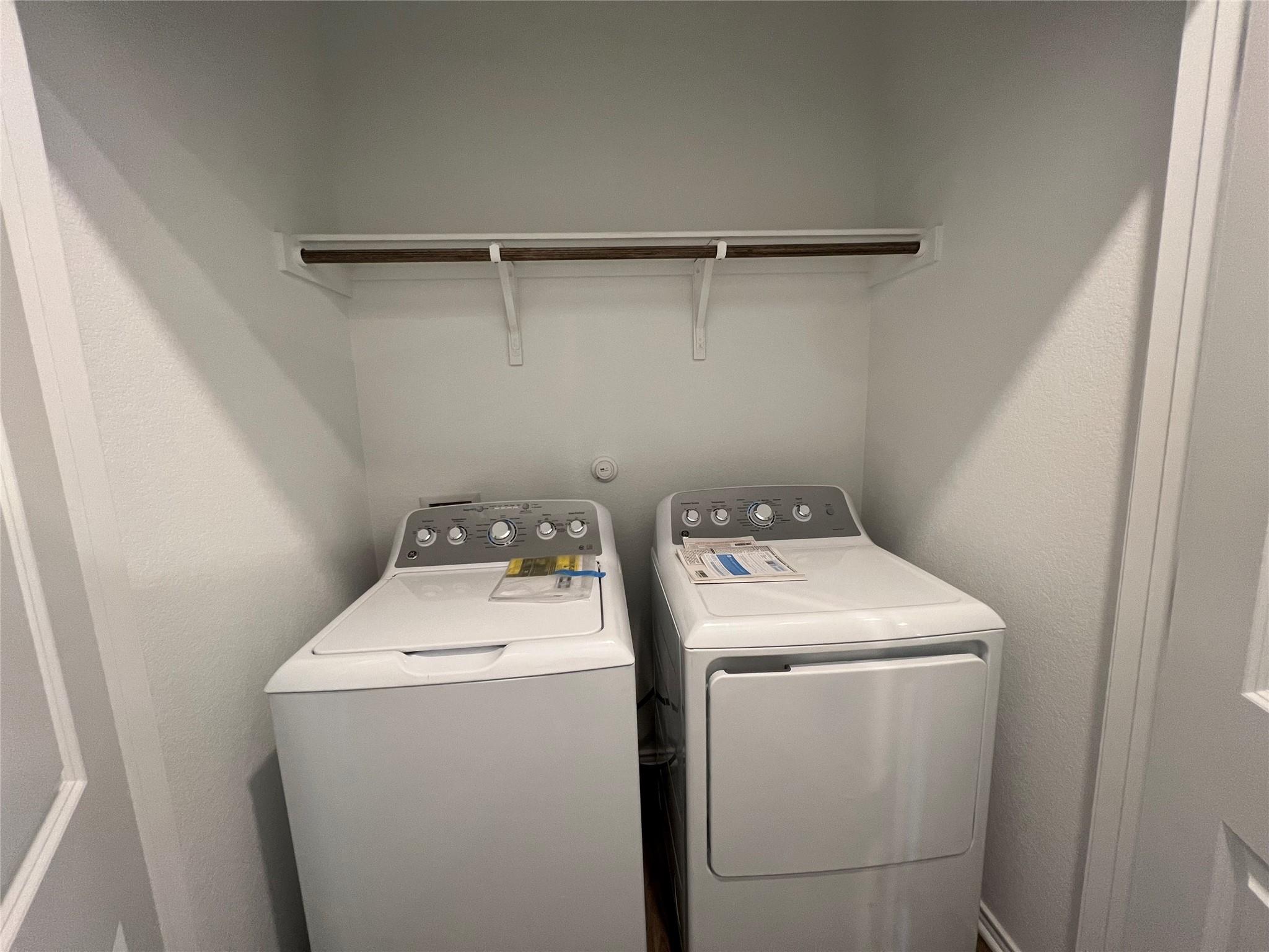 415 Halfmoon Dr, Lockhart, TX 78644