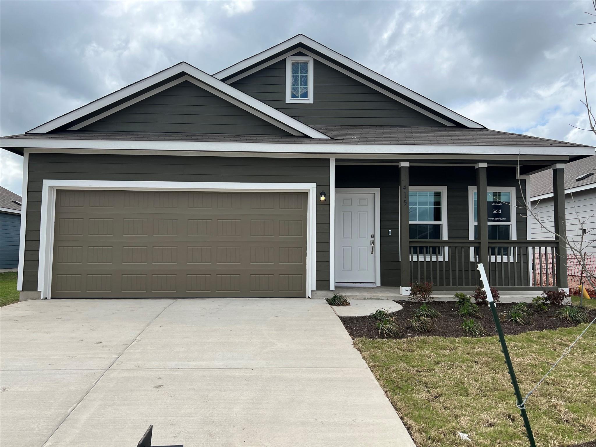 415 Halfmoon Dr, Lockhart, TX 78644