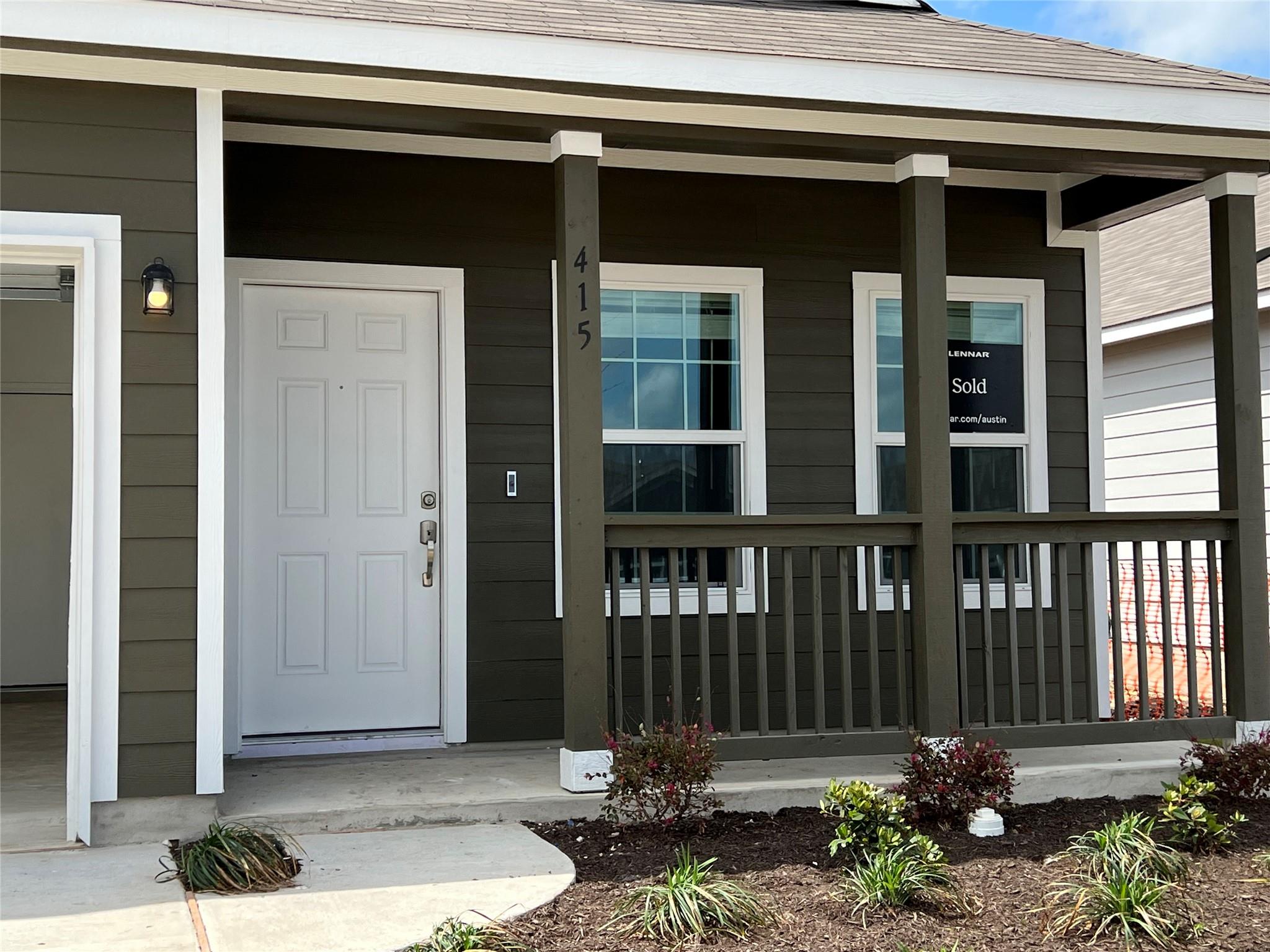 415 Halfmoon Dr, Lockhart, TX 78644