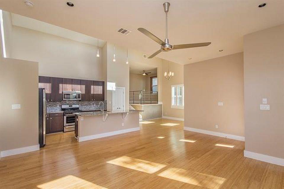 2708 Oak Springs Dr, Austin, TX 78702