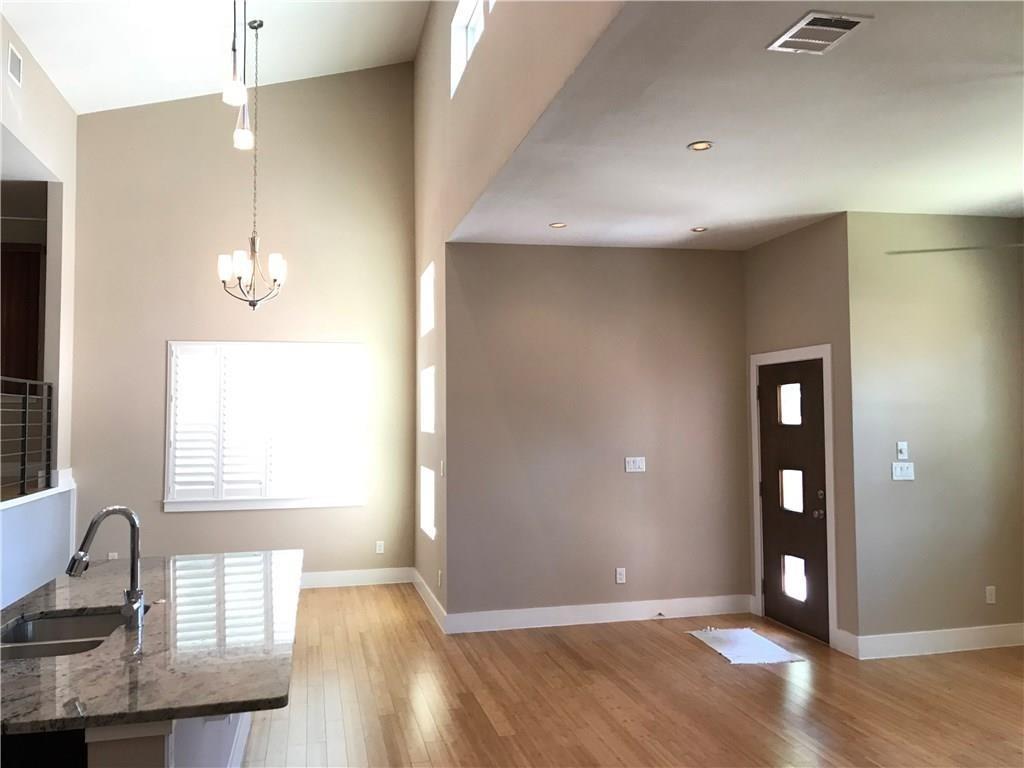 2708 Oak Springs Dr, Austin, TX 78702