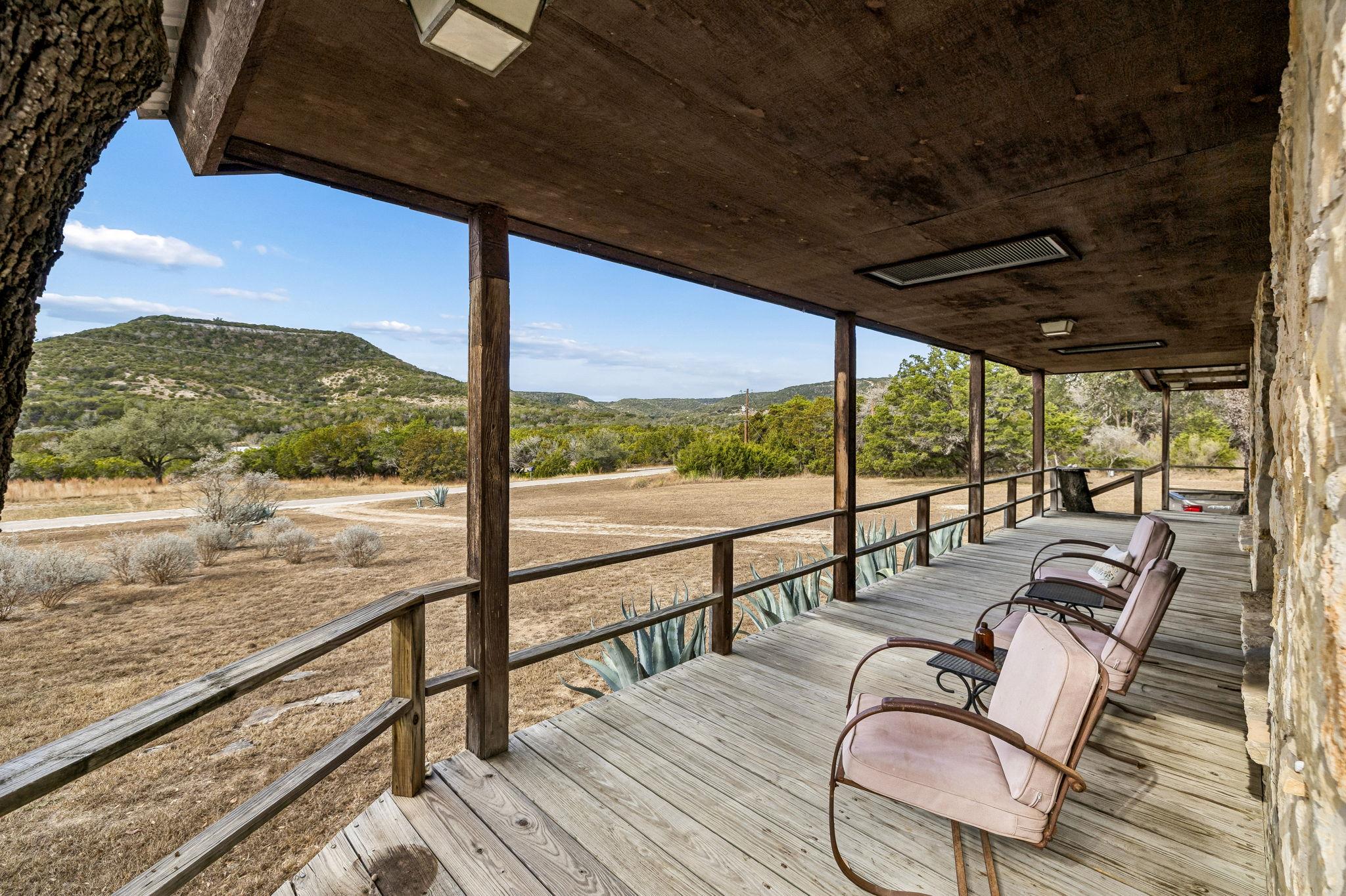 299 Live Oak Trl, Utopia, TX 78883