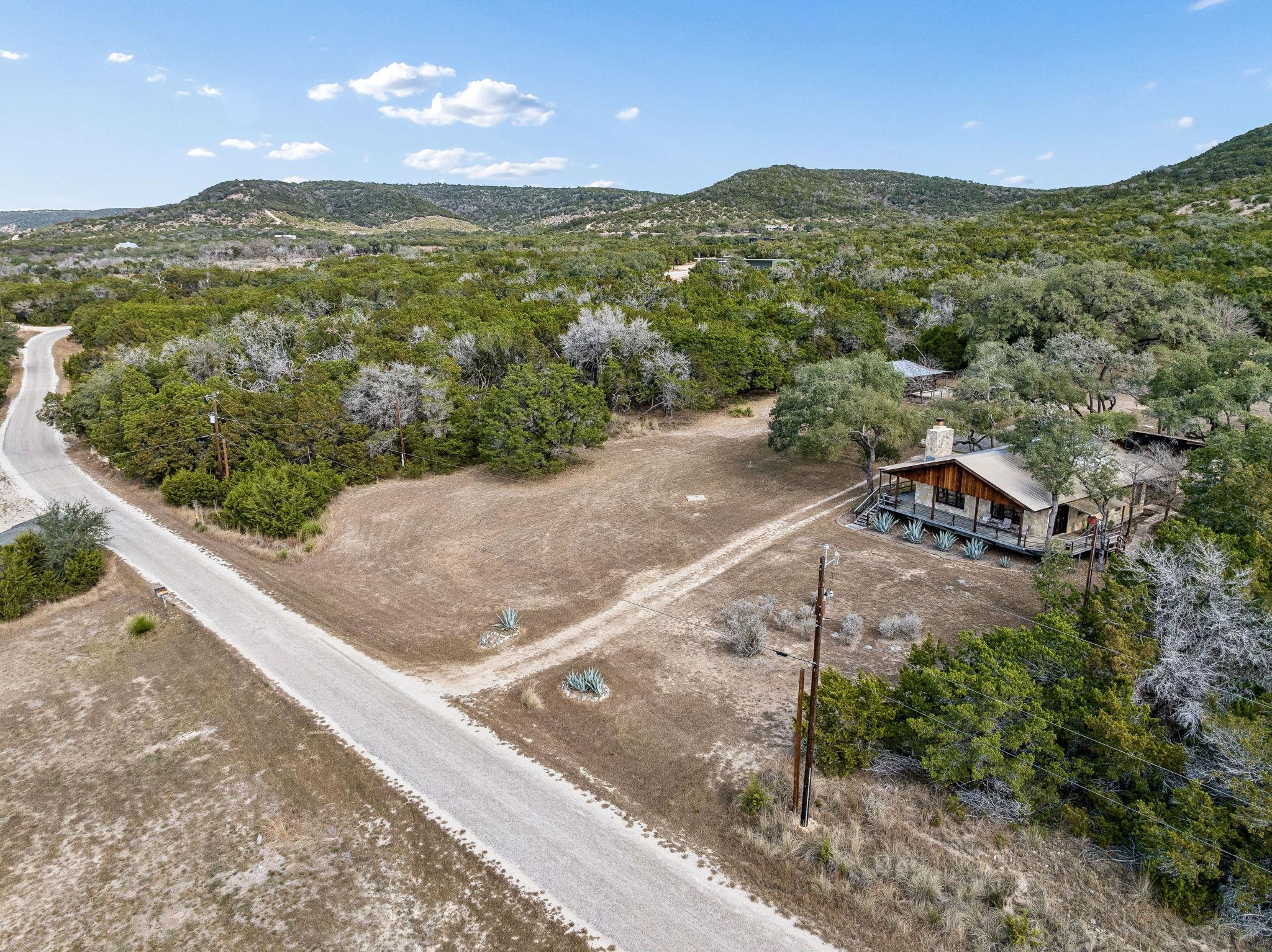 299 Live Oak Trl, Utopia, TX 78883