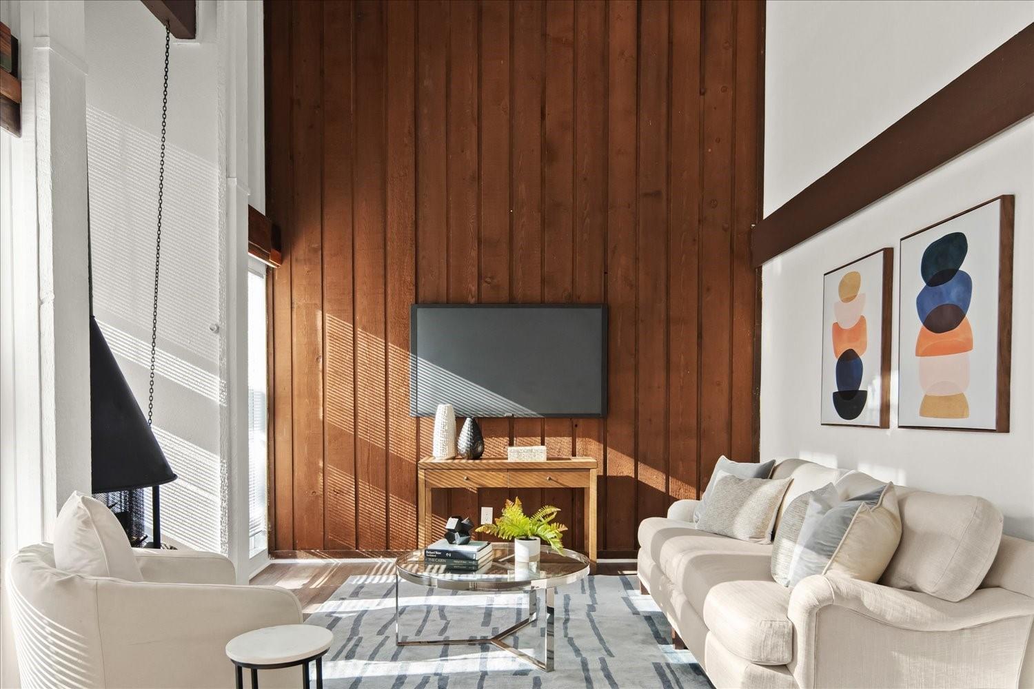 559 Demarett Dr, Point Venture, TX 78645