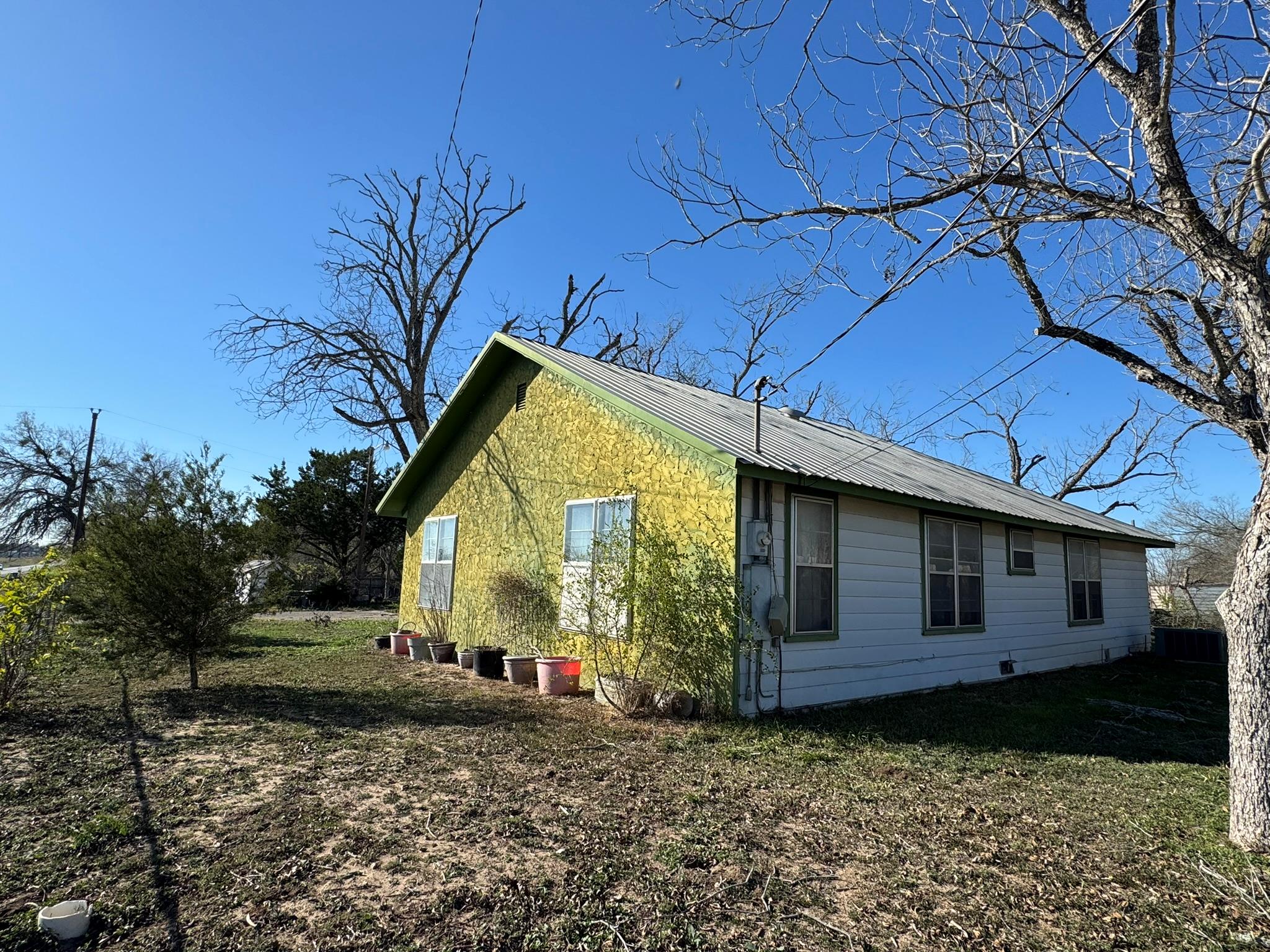 2742 W Kingsbury St, Seguin, TX 78155