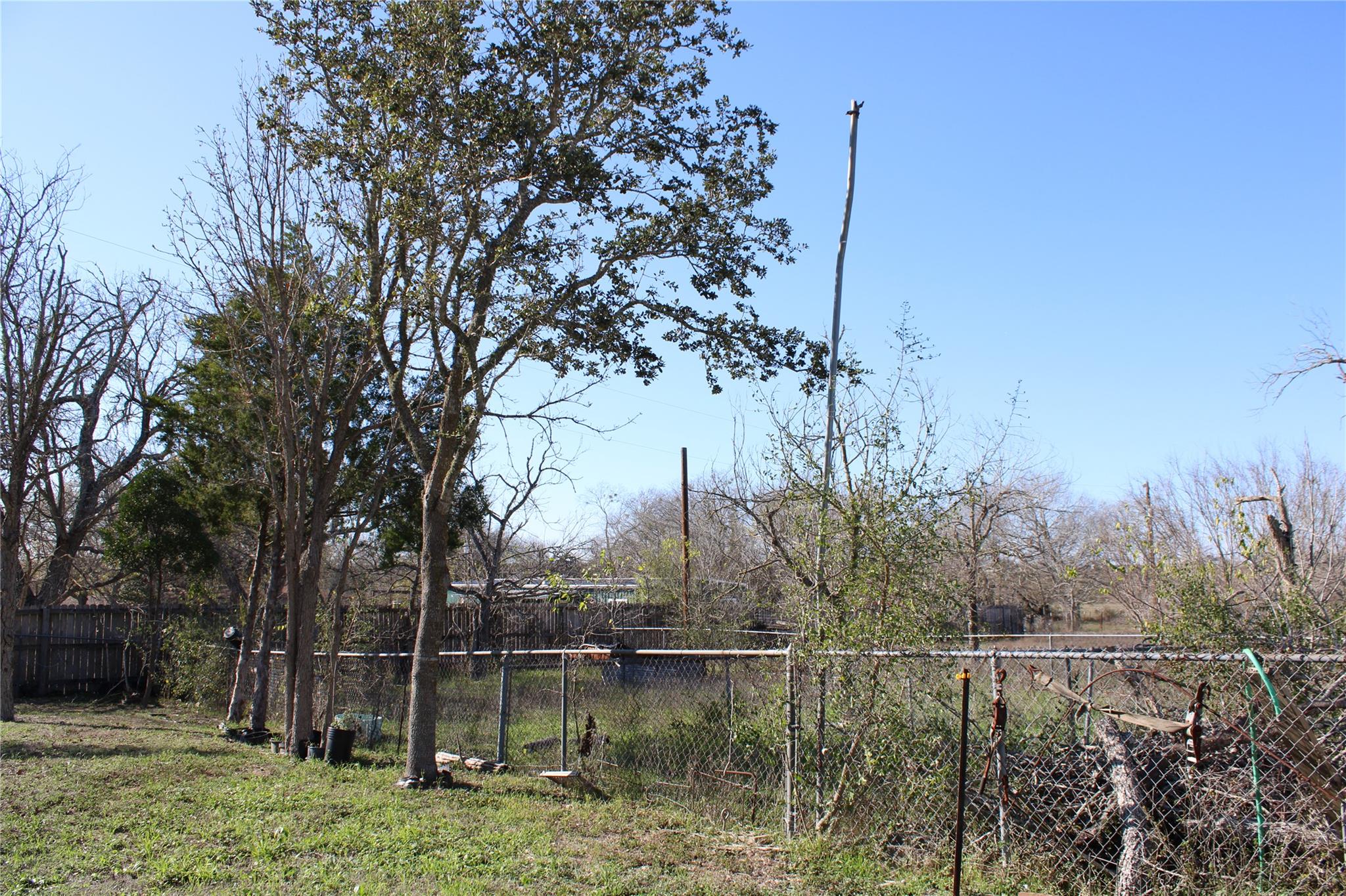 2742 W Kingsbury St, Seguin, TX 78155