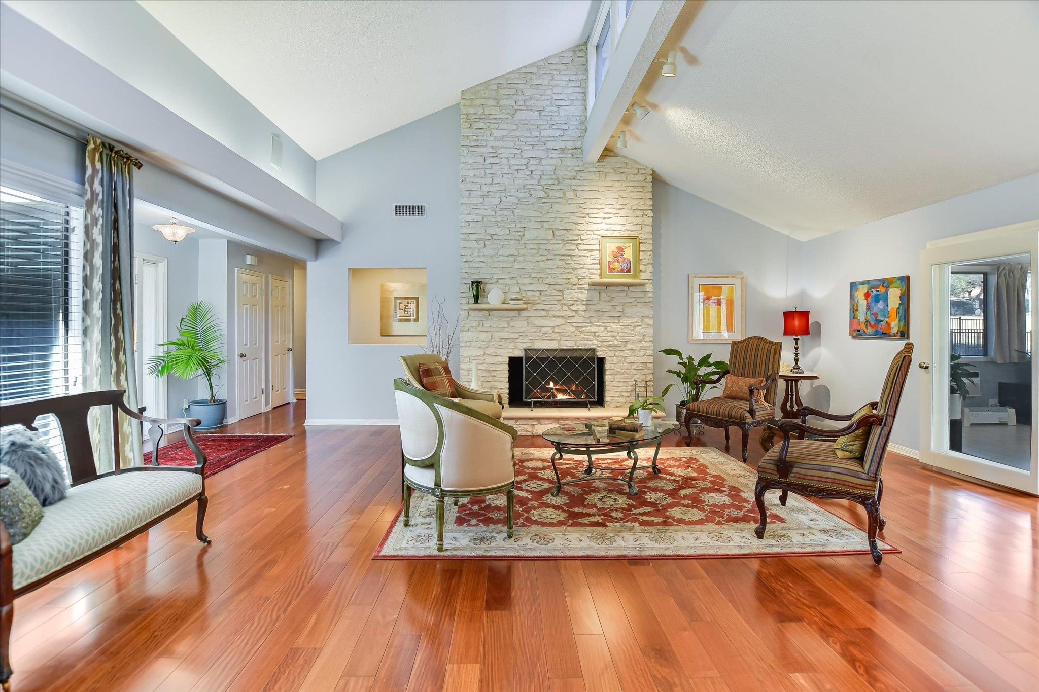 9016 Balcones Club Dr, Austin, TX 78750