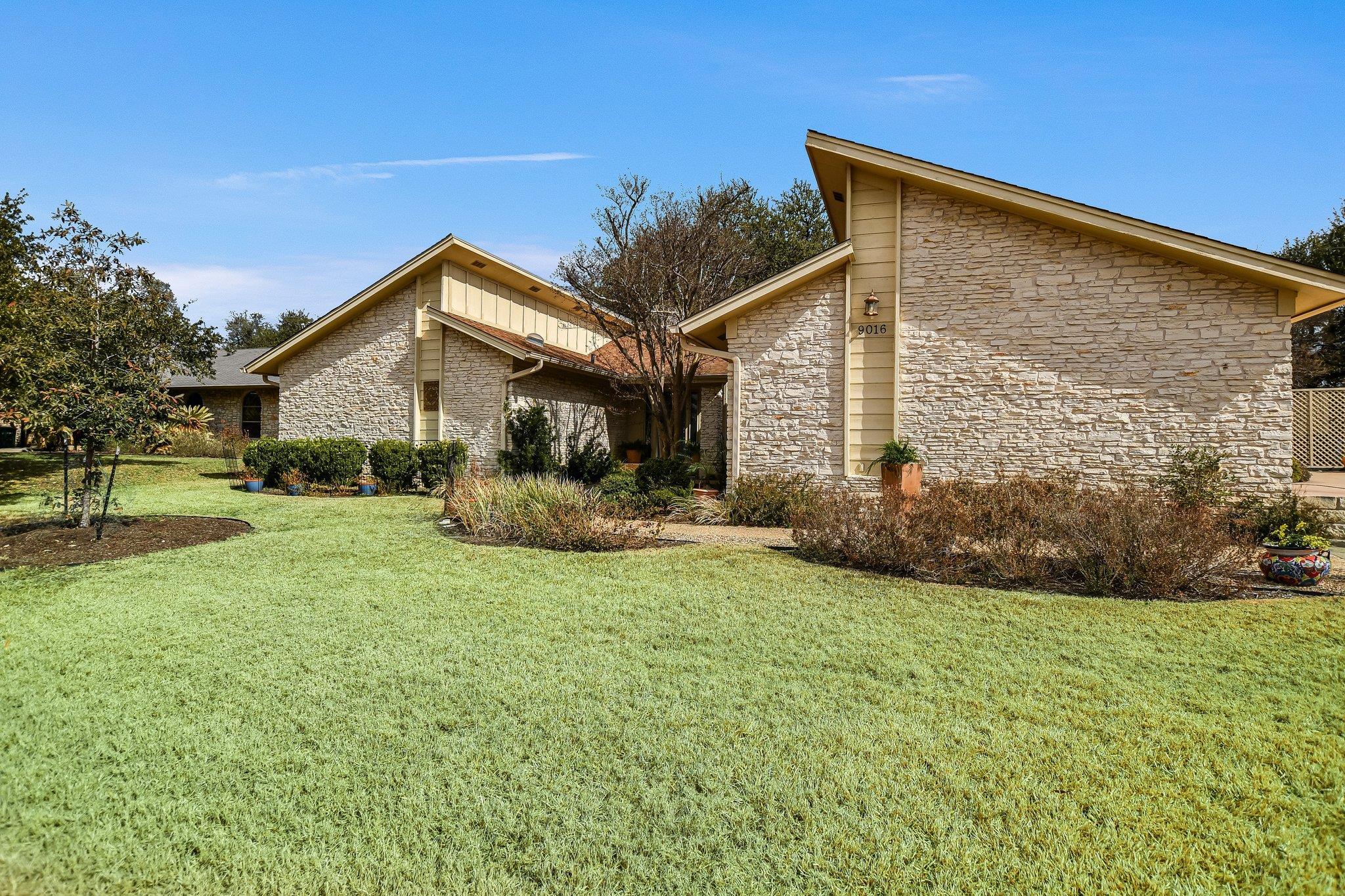9016 Balcones Club Dr, Austin, TX 78750