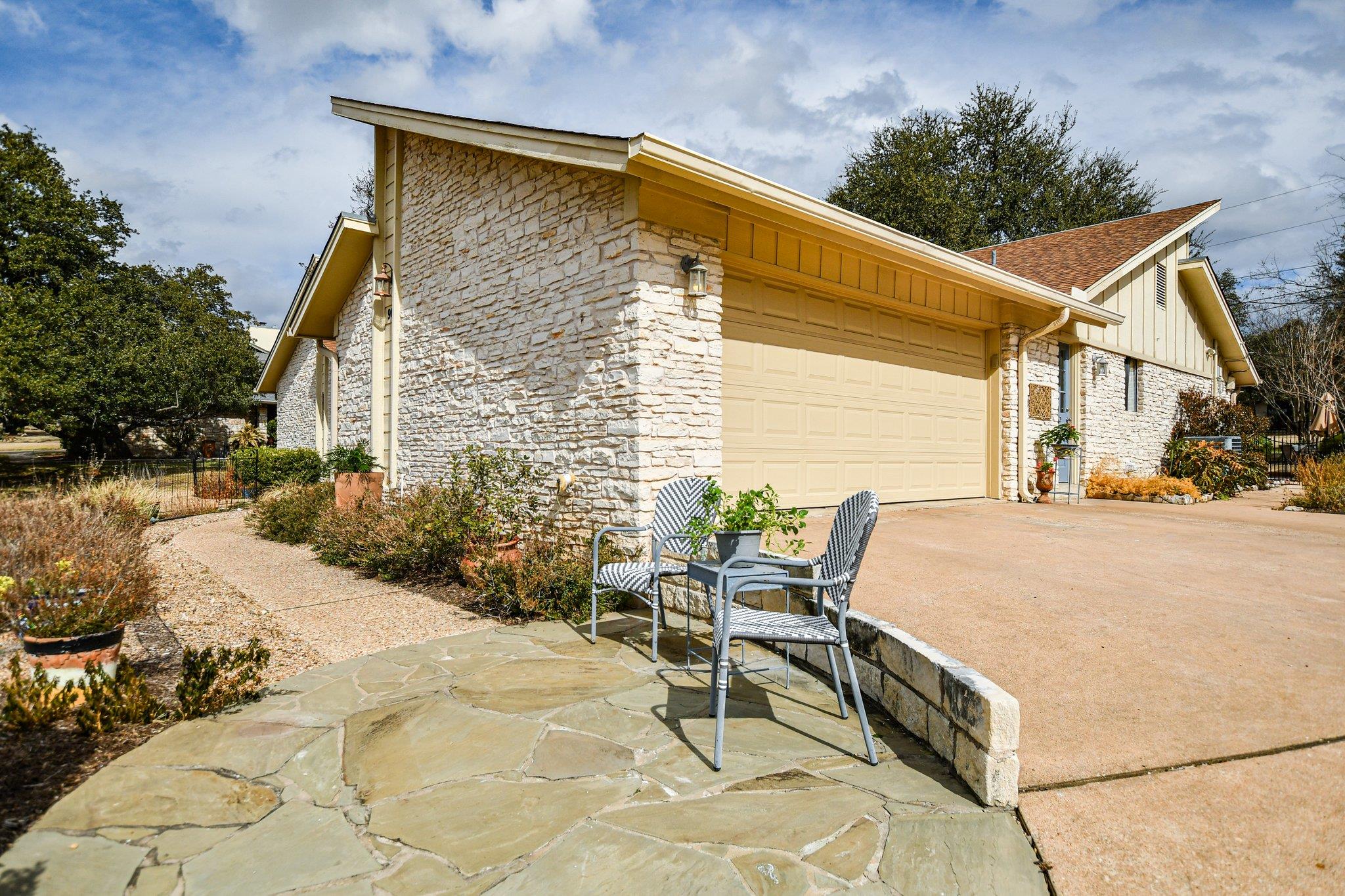 9016 Balcones Club Dr, Austin, TX 78750