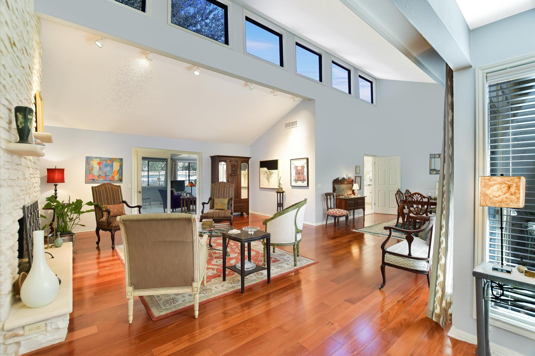 9016 Balcones Club Dr, Austin, TX 78750