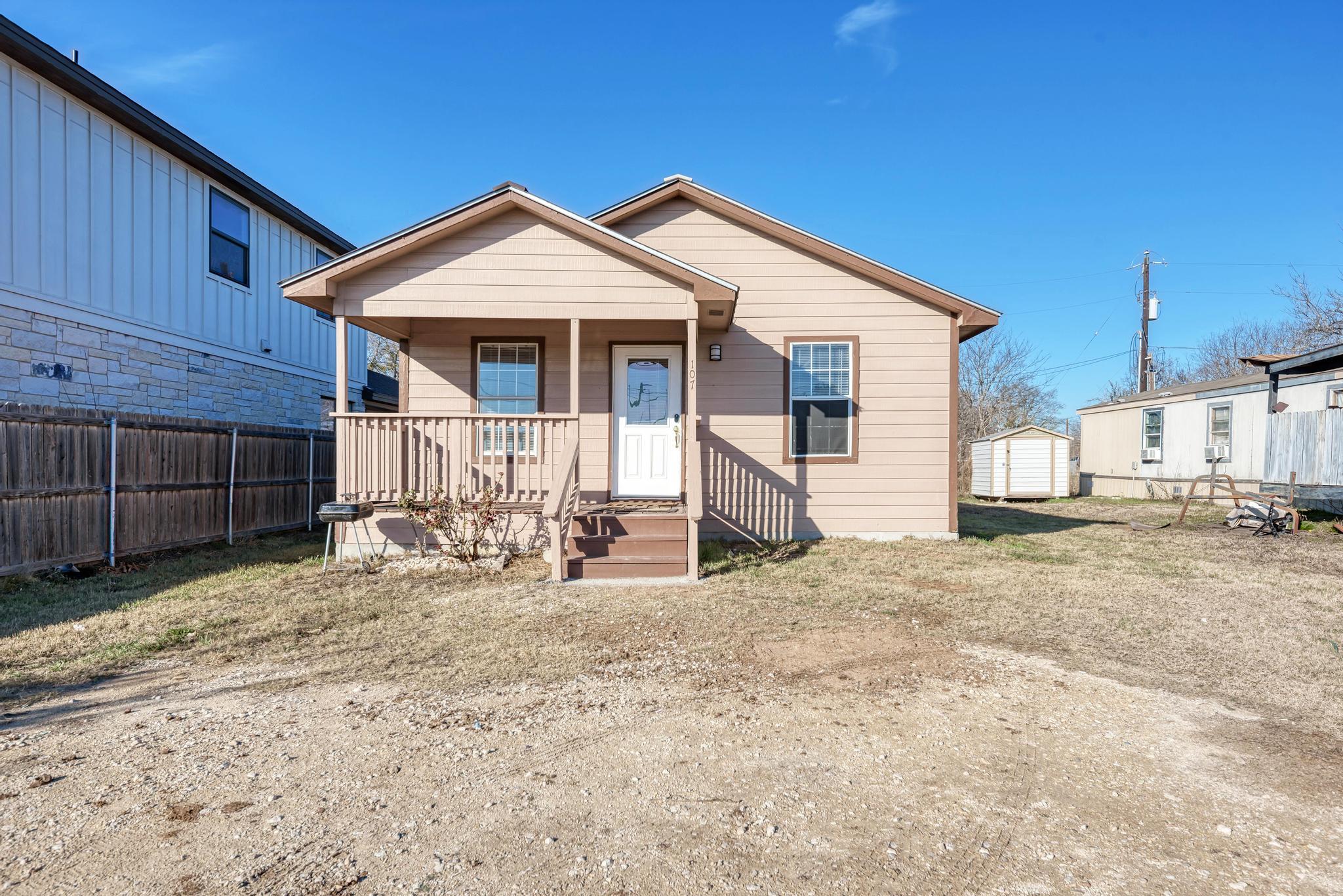 107 W Brenham St, Manor, TX 78653