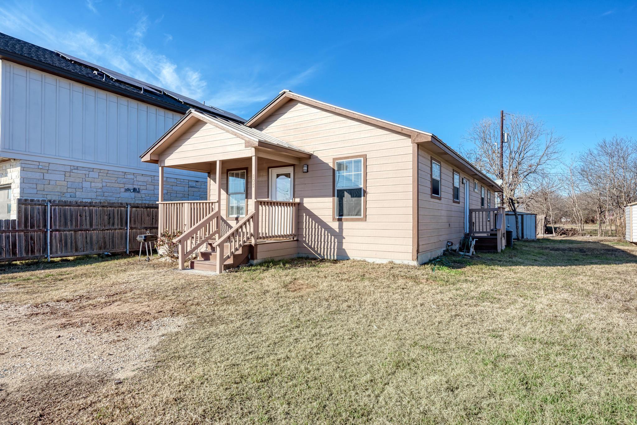 107 W Brenham St, Manor, TX 78653