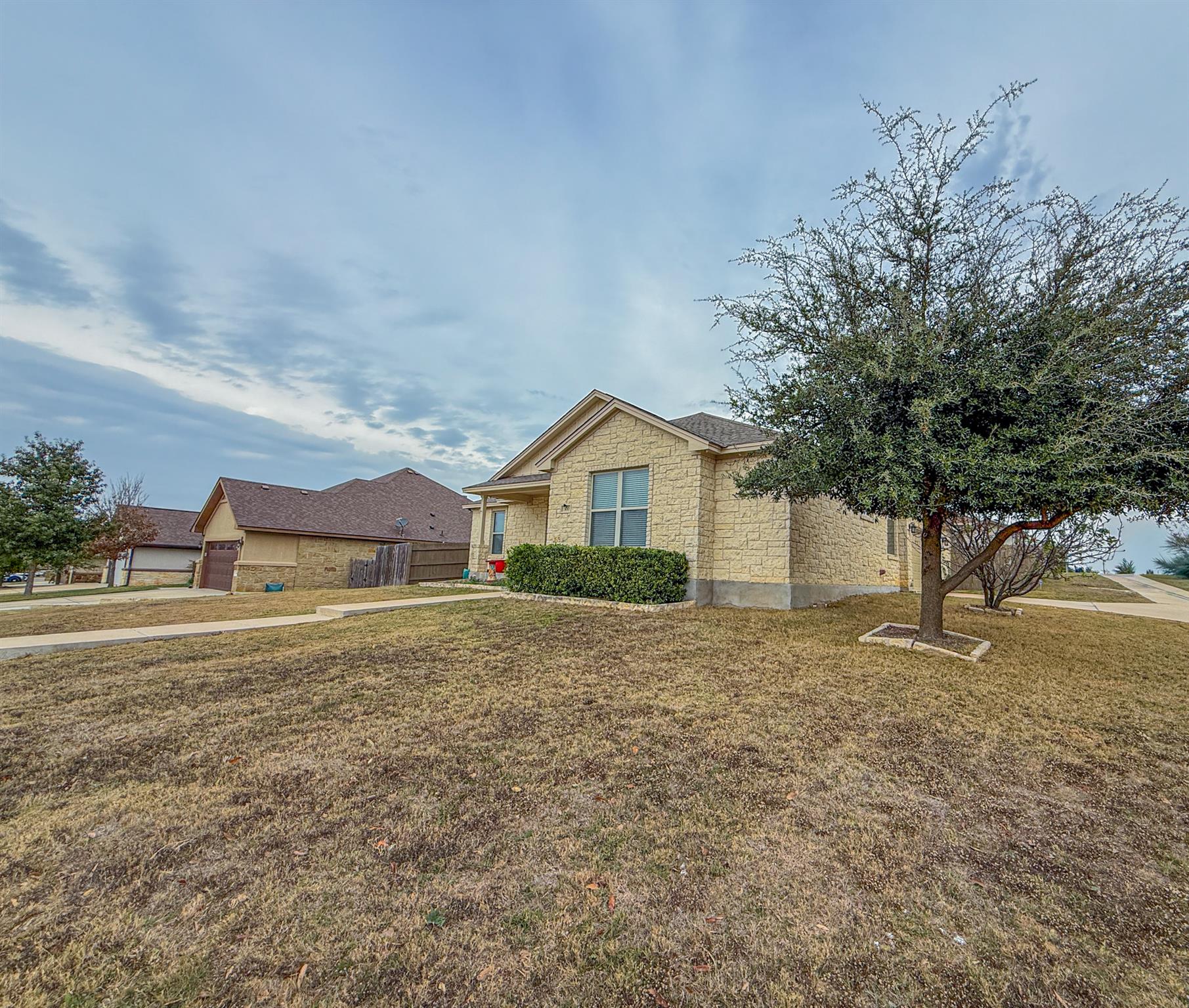 300 Western Sky Trl, Jarrell, TX 76537