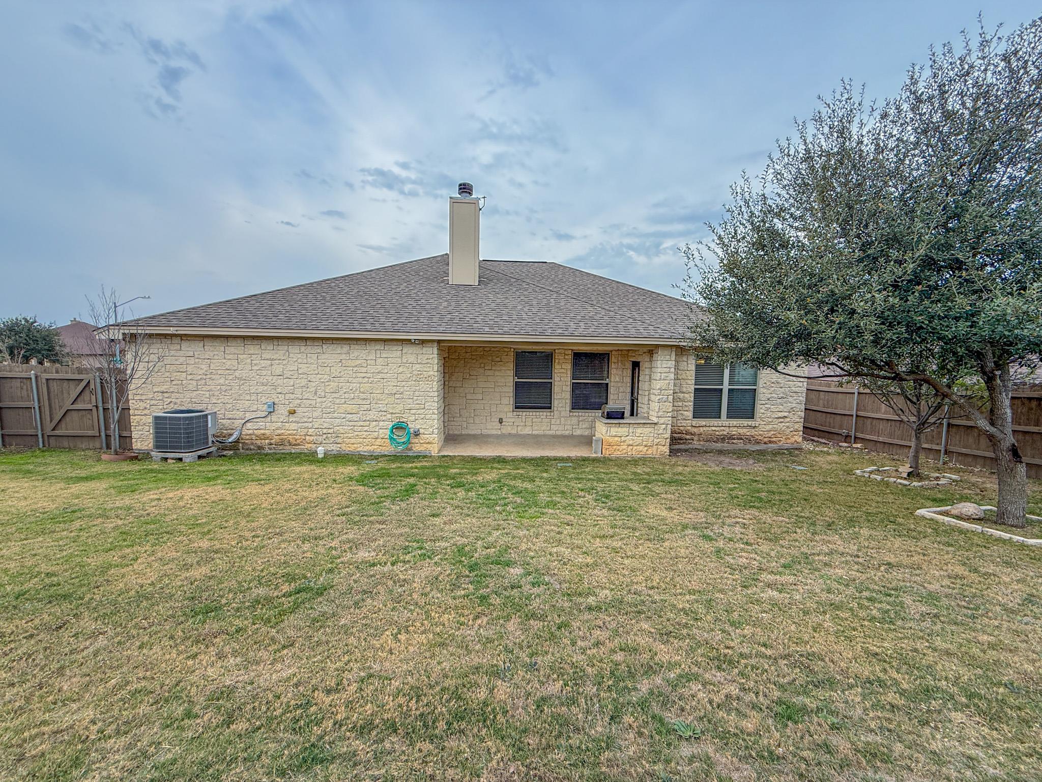 300 Western Sky Trl, Jarrell, TX 76537