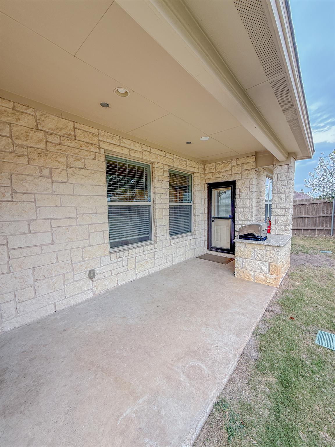 300 Western Sky Trl, Jarrell, TX 76537