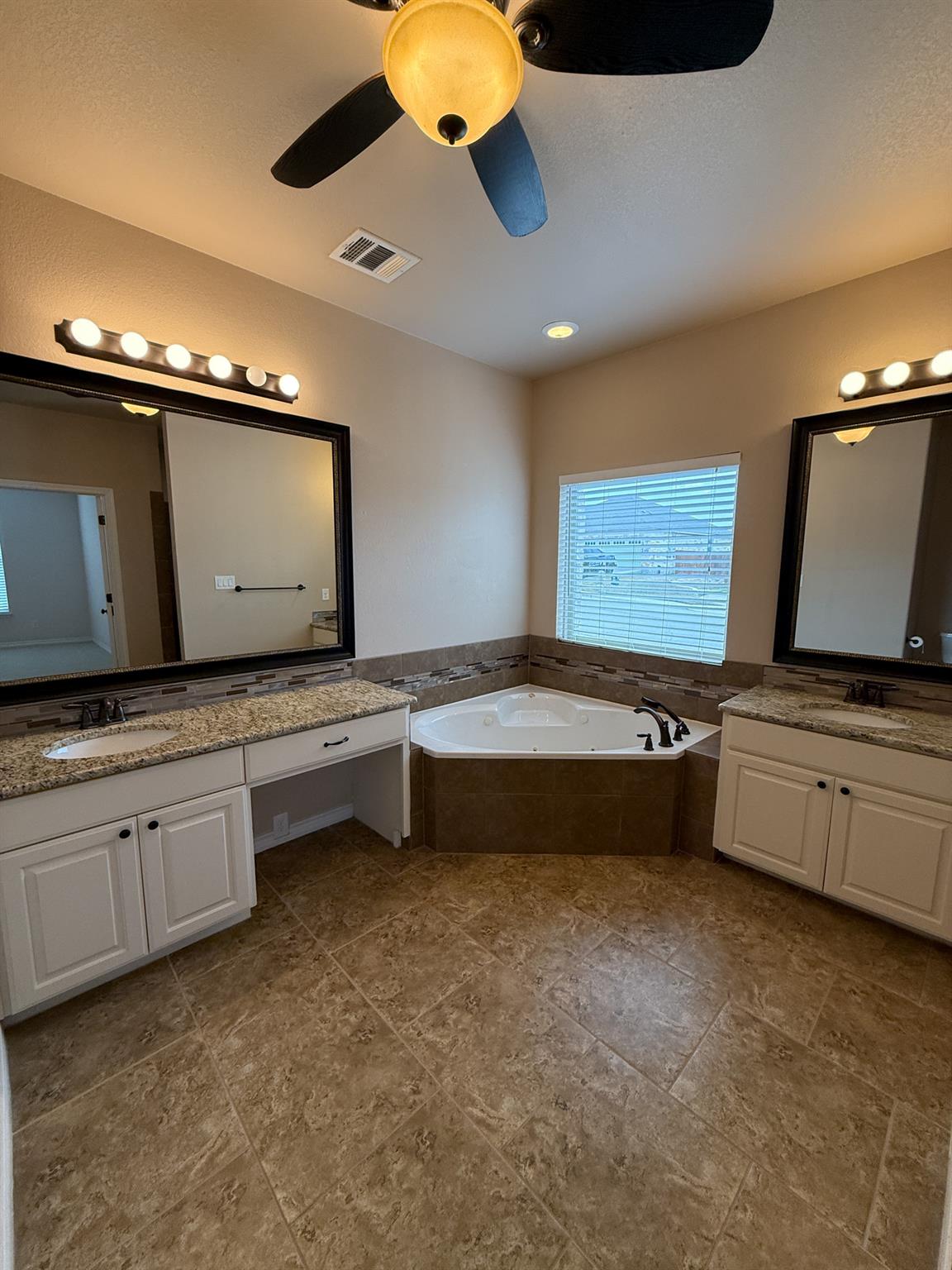 300 Western Sky Trl, Jarrell, TX 76537