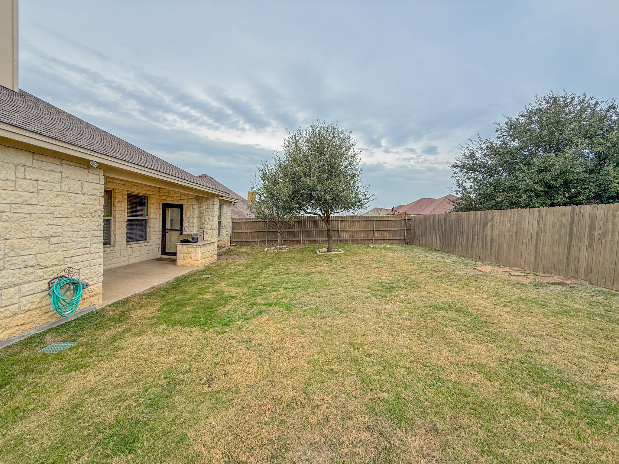 300 Western Sky Trl, Jarrell, TX 76537