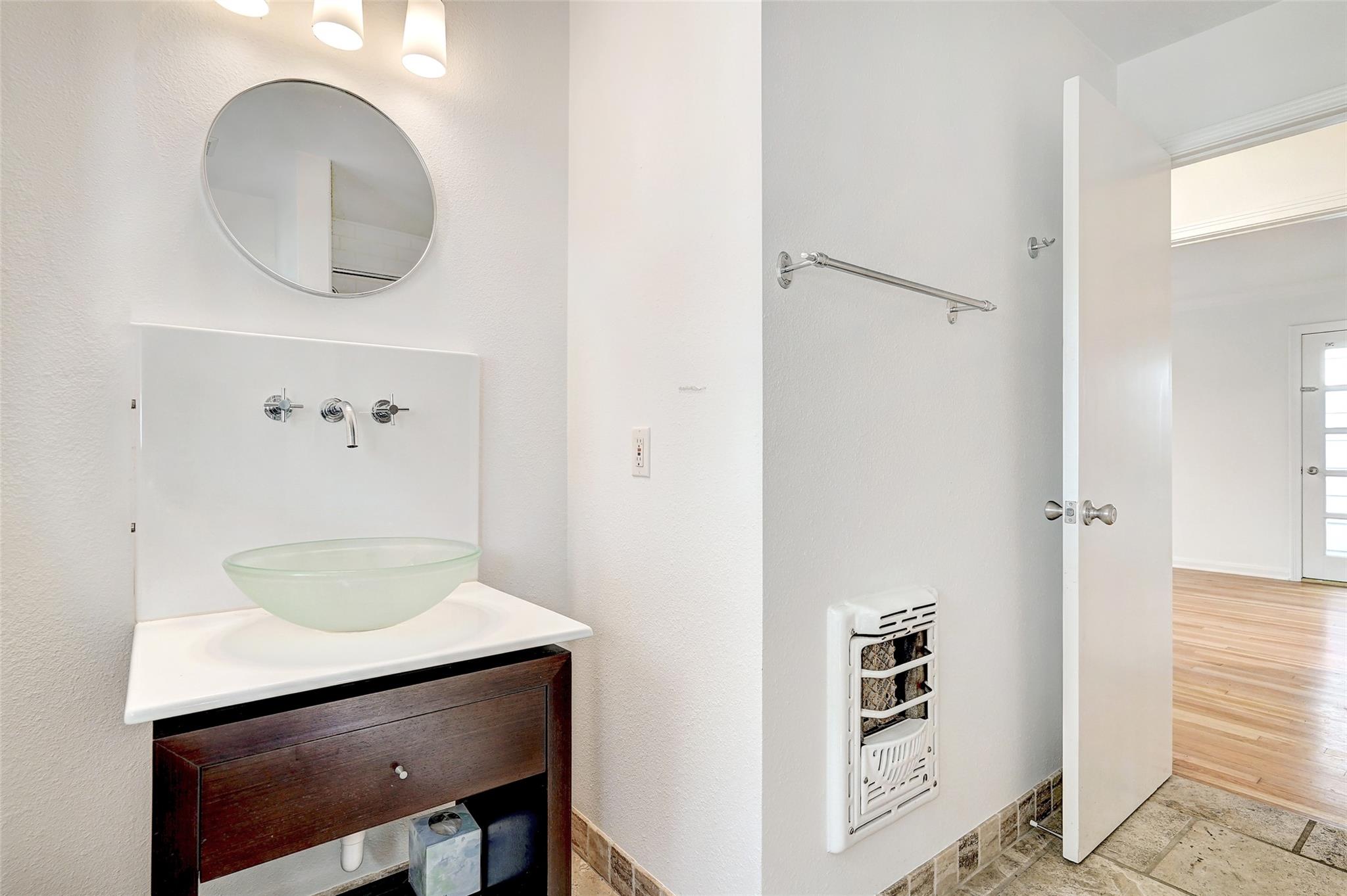 4914 Strass Dr, Austin, TX 78731