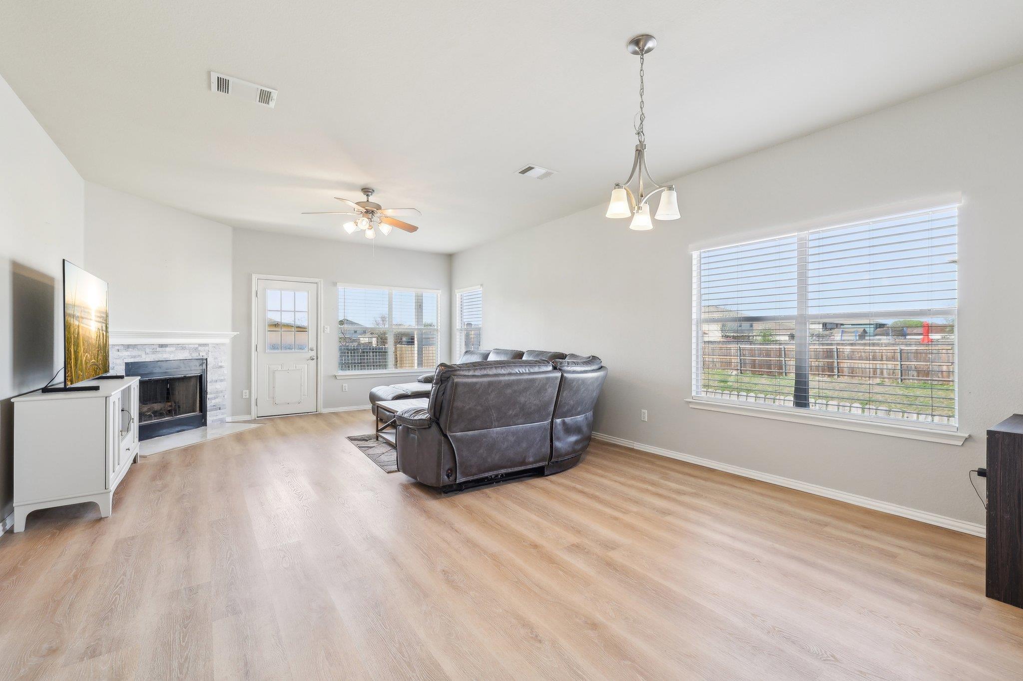 211 Almquist St, Hutto, TX 78634