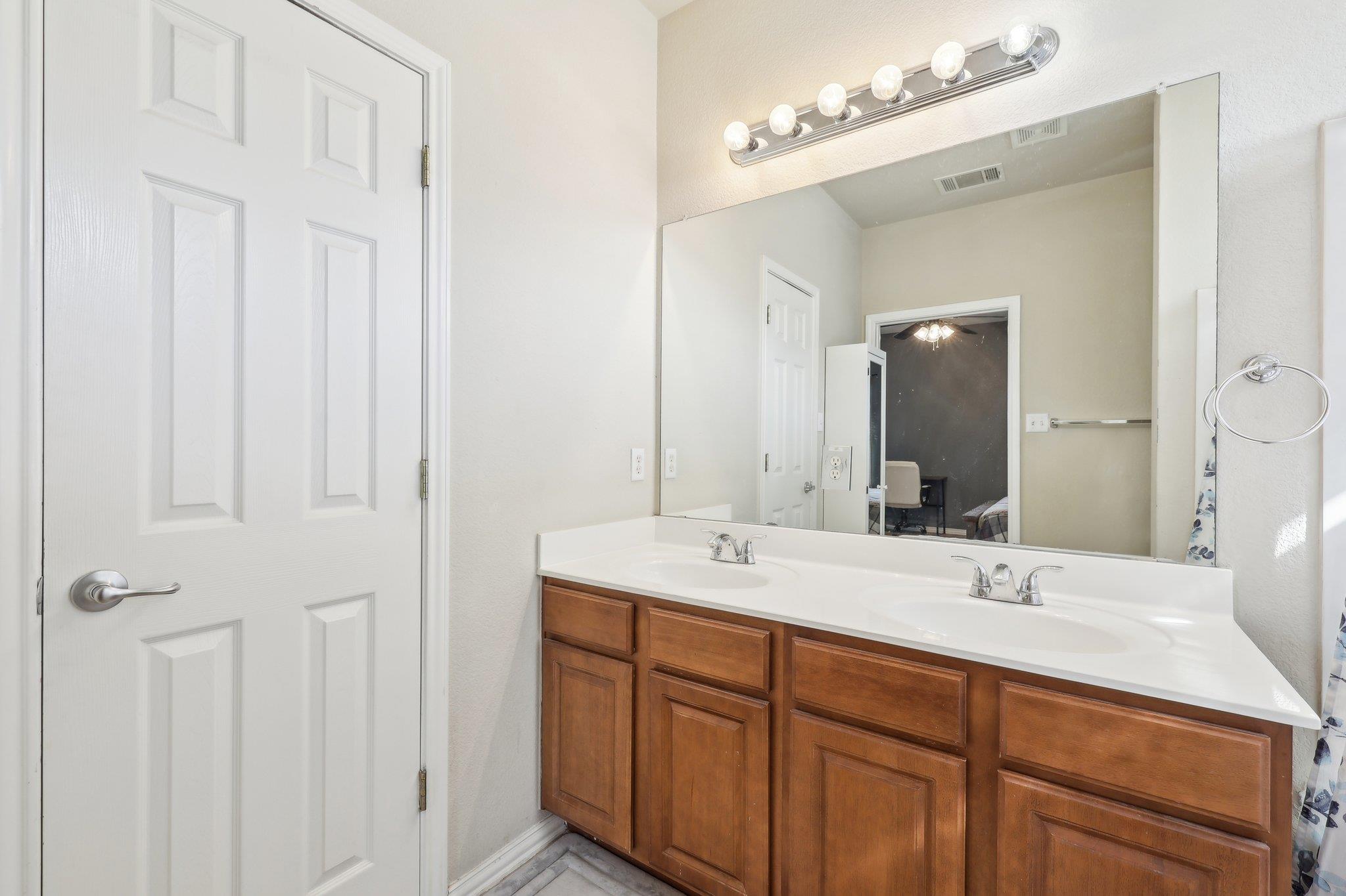 211 Almquist St, Hutto, TX 78634