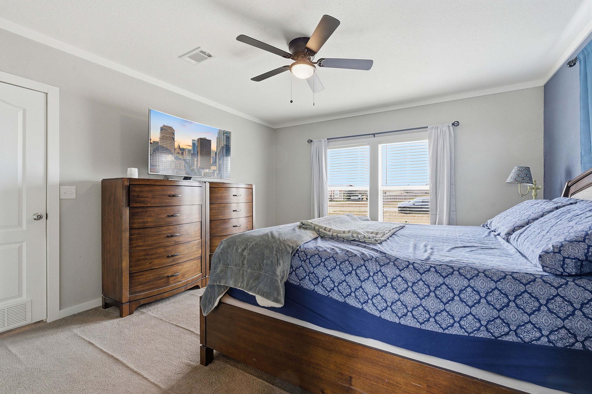 371 Lippe Ln, Niederwald, TX 78640