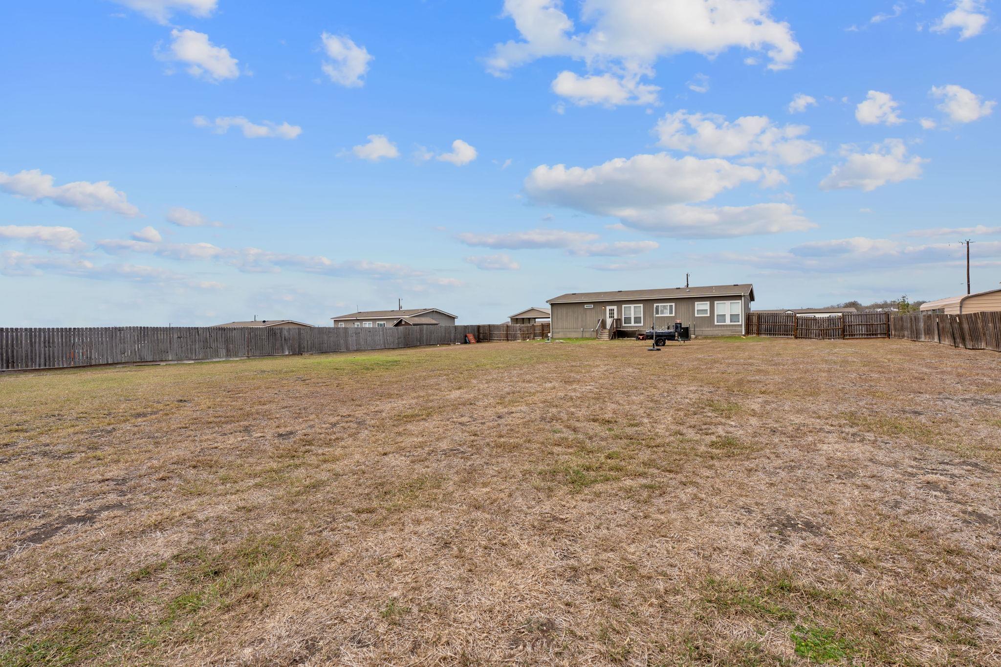 371 Lippe Ln, Niederwald, TX 78640
