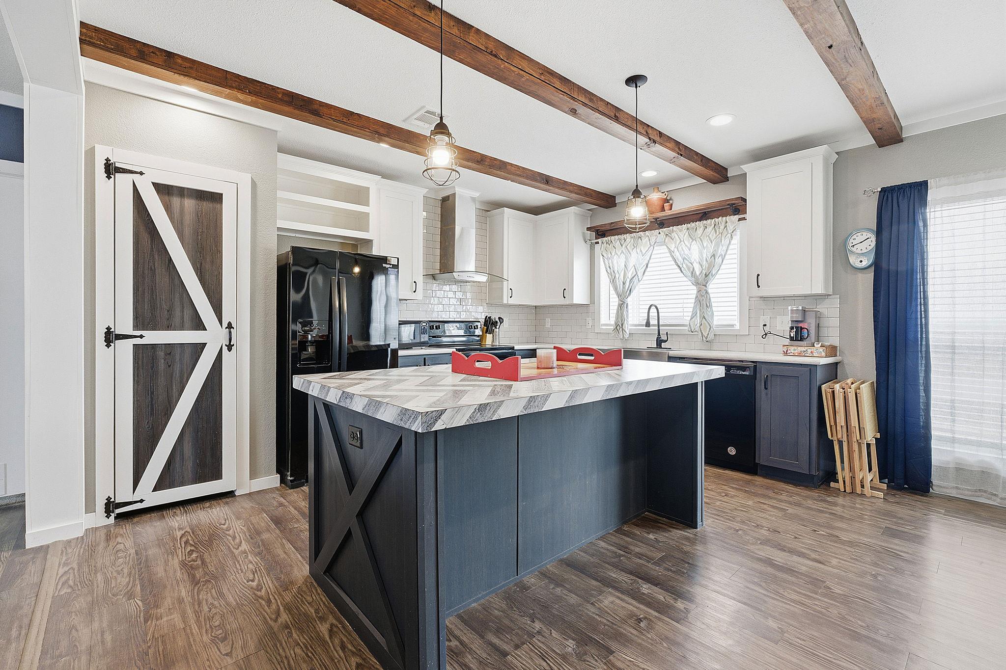 371 Lippe Ln, Niederwald, TX 78640