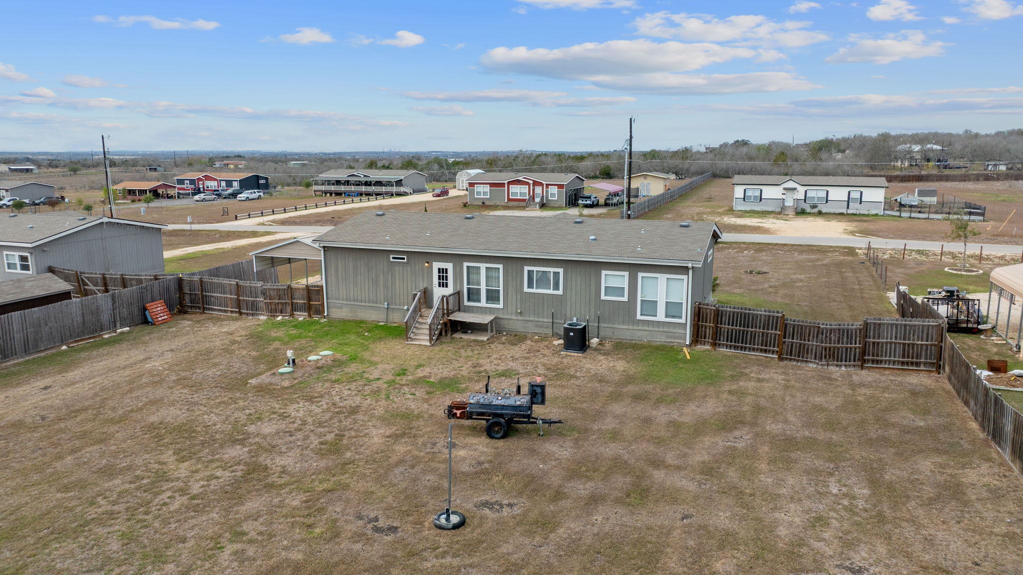 371 Lippe Ln, Niederwald, TX 78640