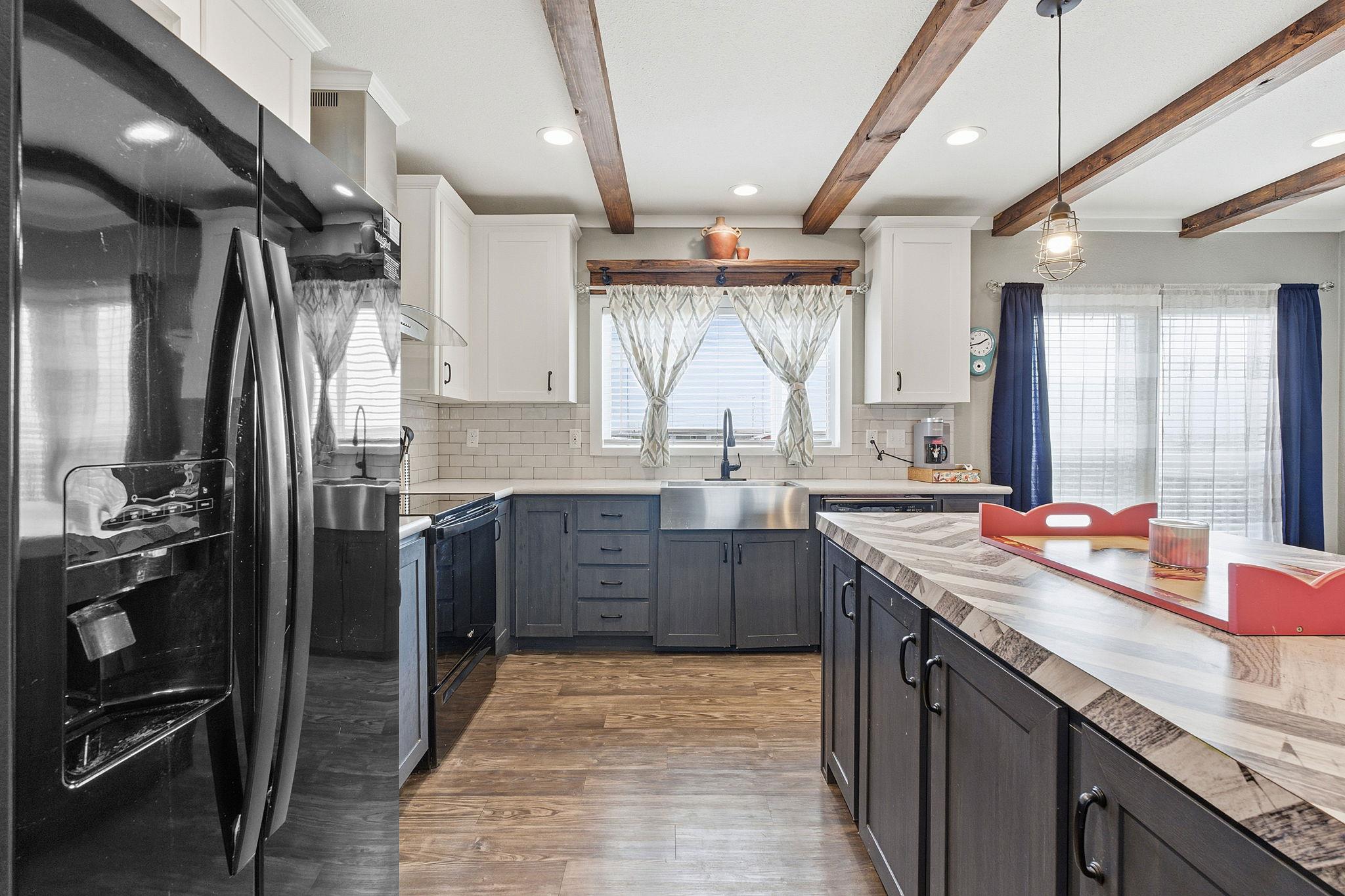 371 Lippe Ln, Niederwald, TX 78640