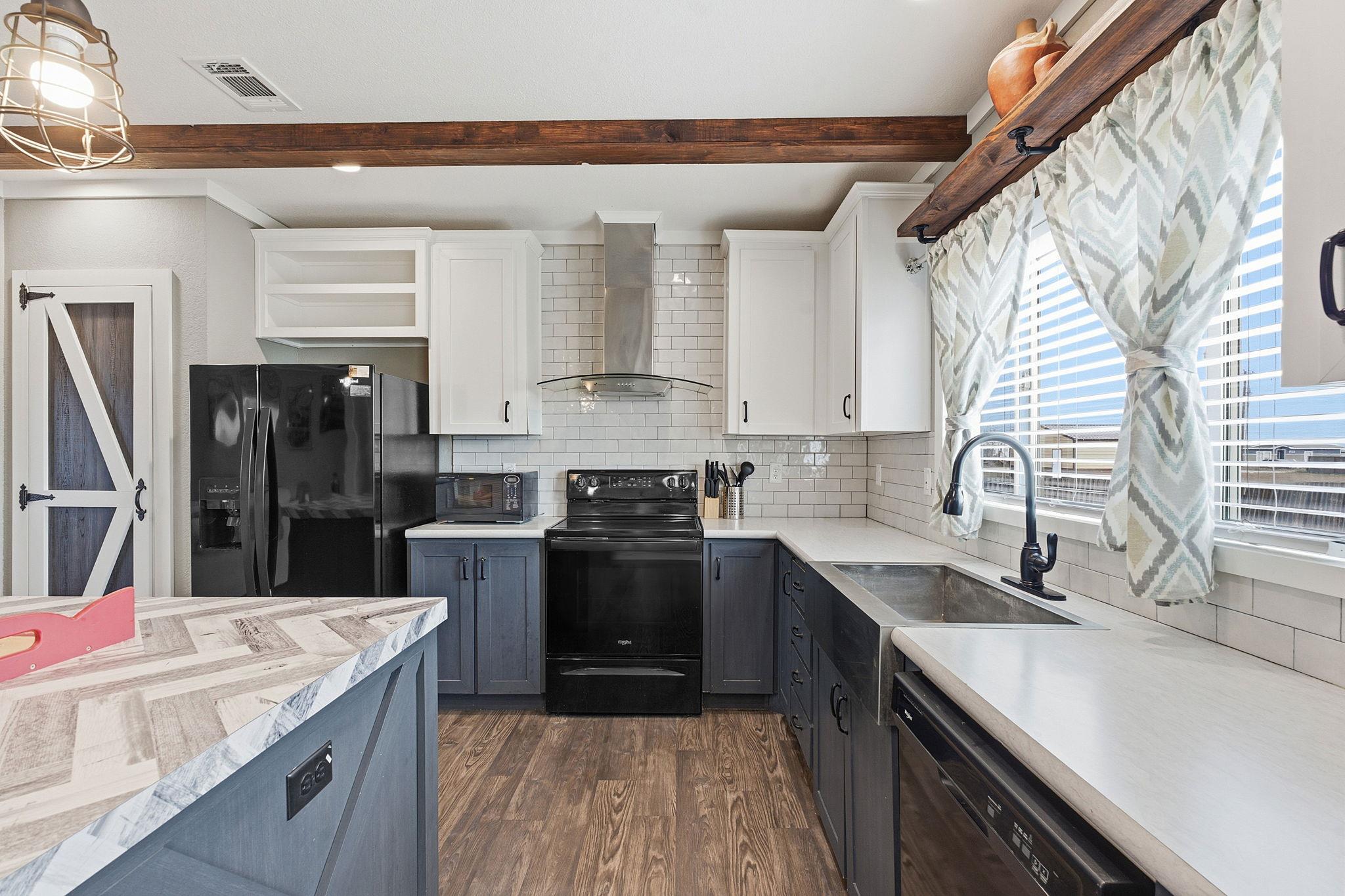 371 Lippe Ln, Niederwald, TX 78640