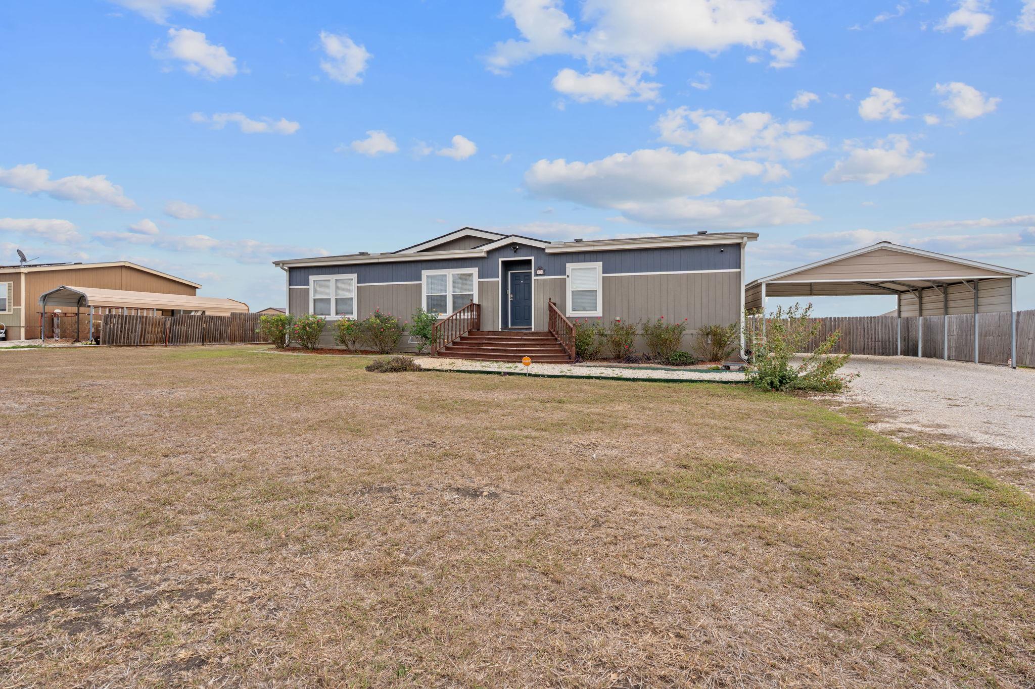 371 Lippe Ln, Niederwald, TX 78640
