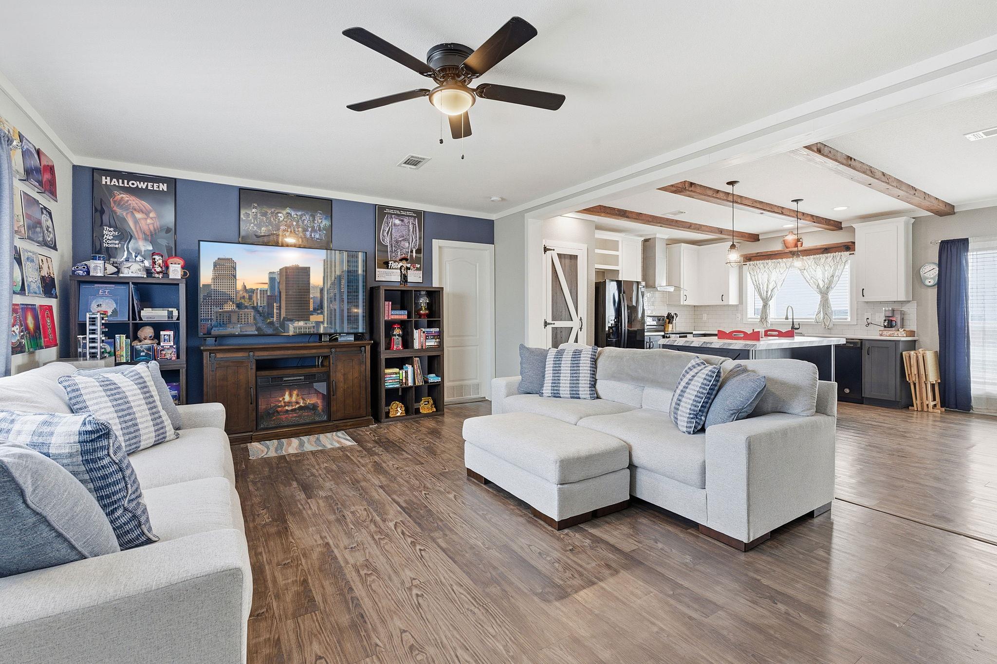 371 Lippe Ln, Niederwald, TX 78640