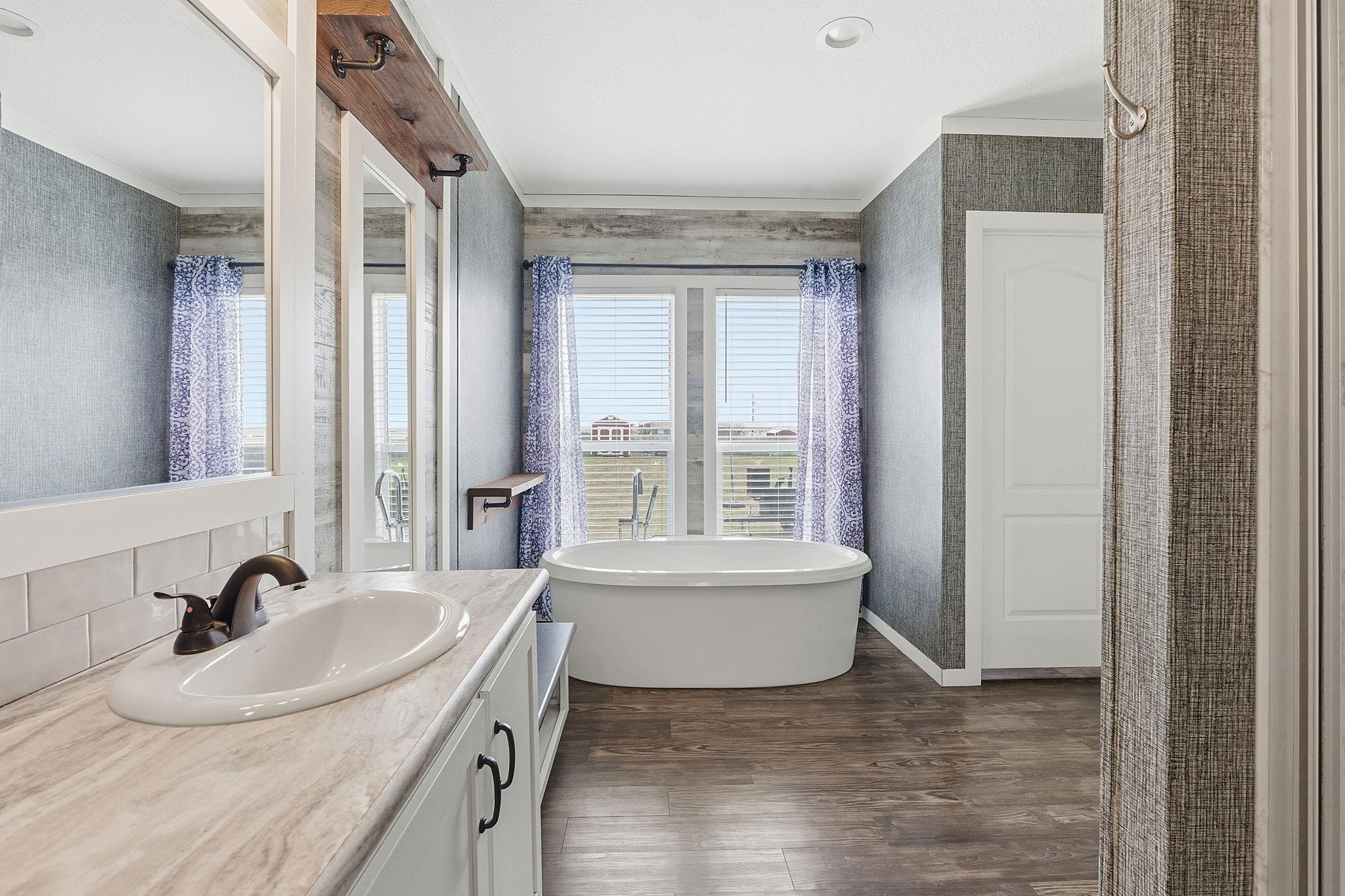 371 Lippe Ln, Niederwald, TX 78640