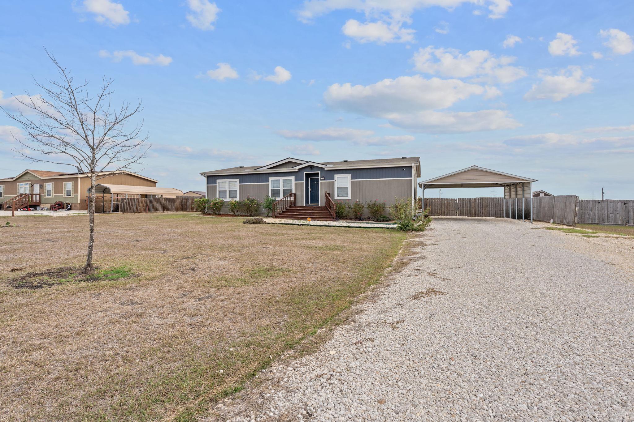 371 Lippe Ln, Niederwald, TX 78640