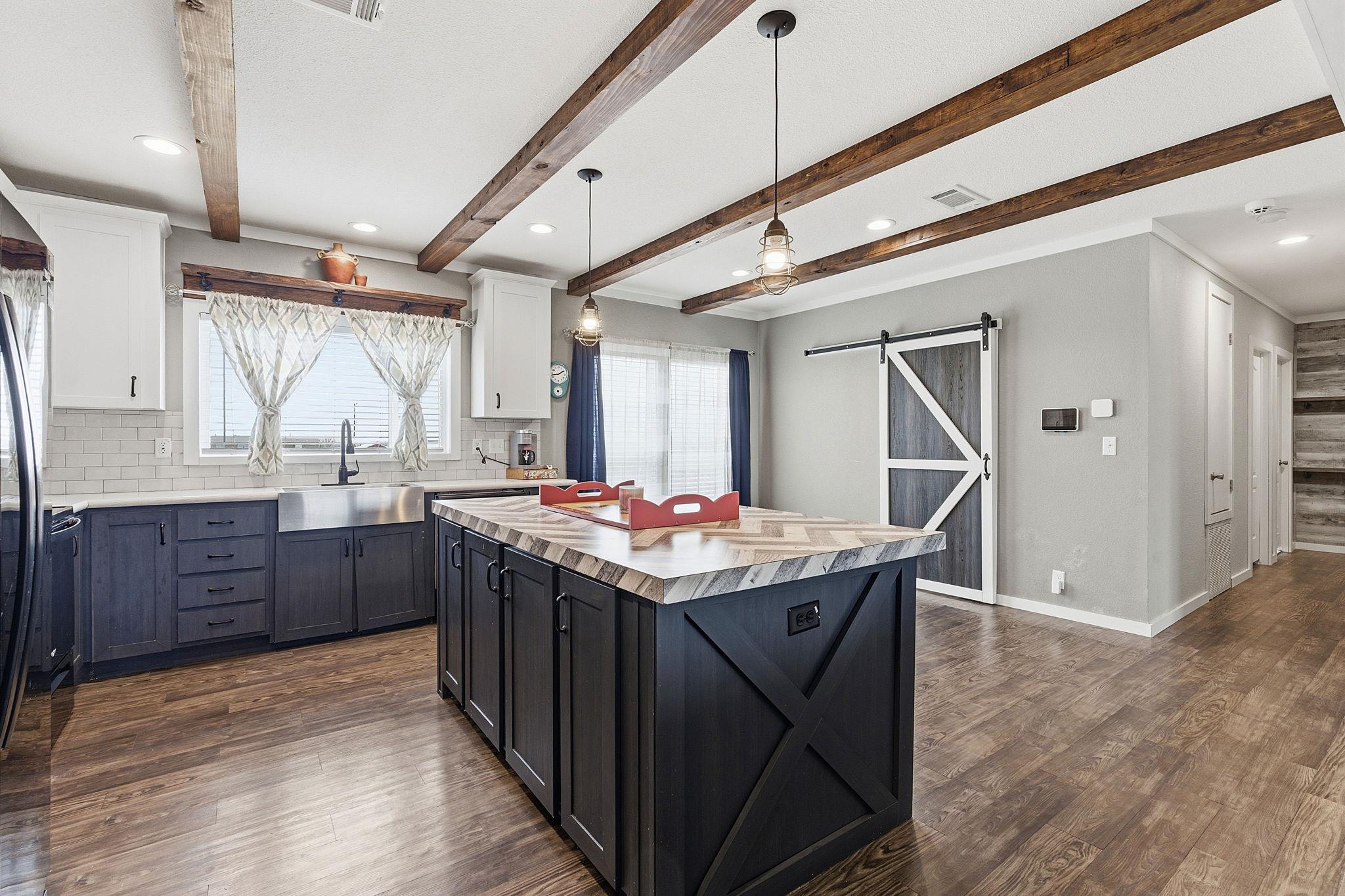 371 Lippe Ln, Niederwald, TX 78640