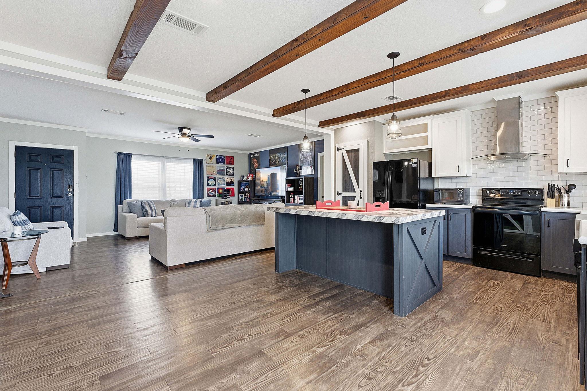 371 Lippe Ln, Niederwald, TX 78640