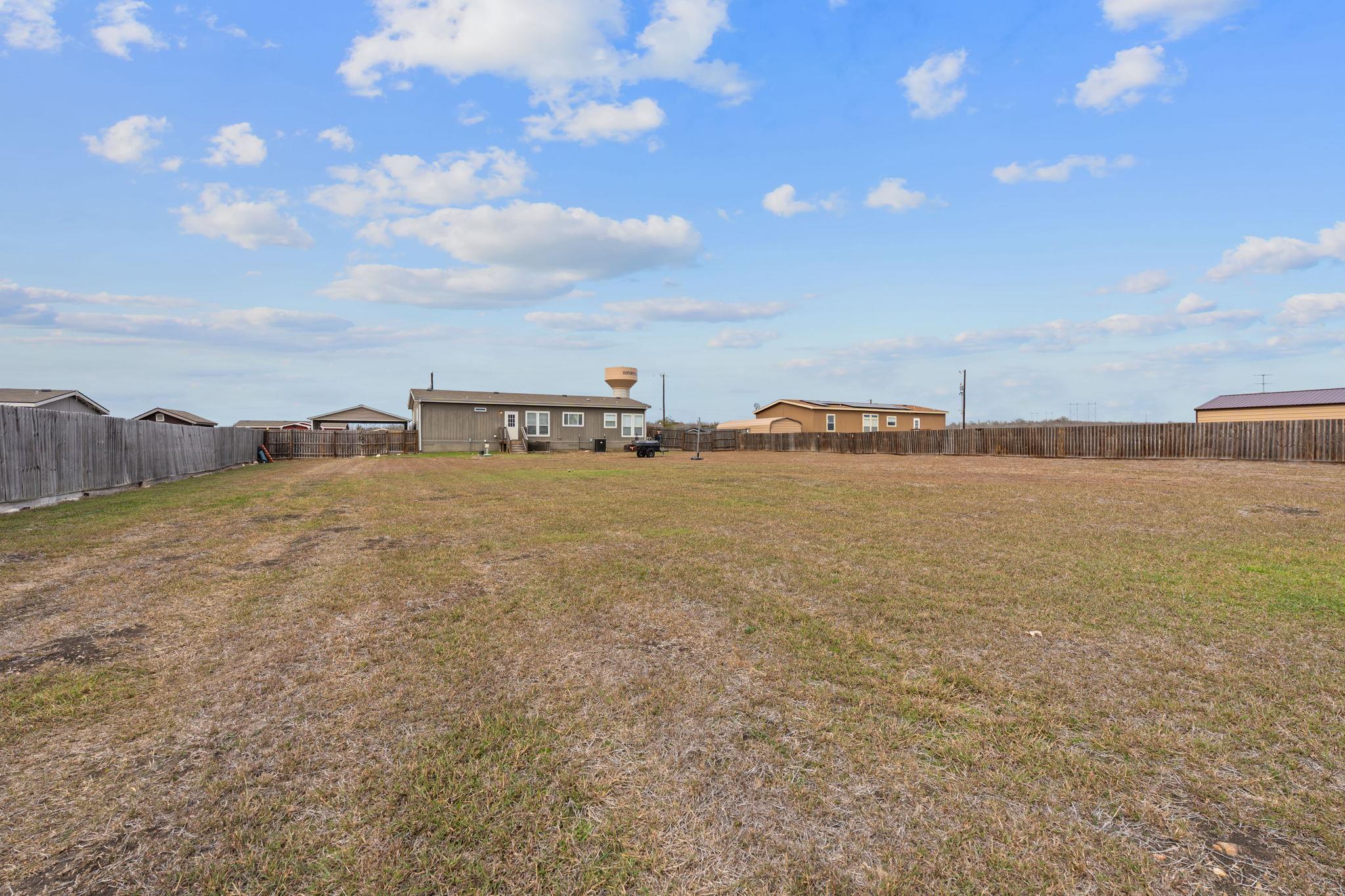 371 Lippe Ln, Niederwald, TX 78640