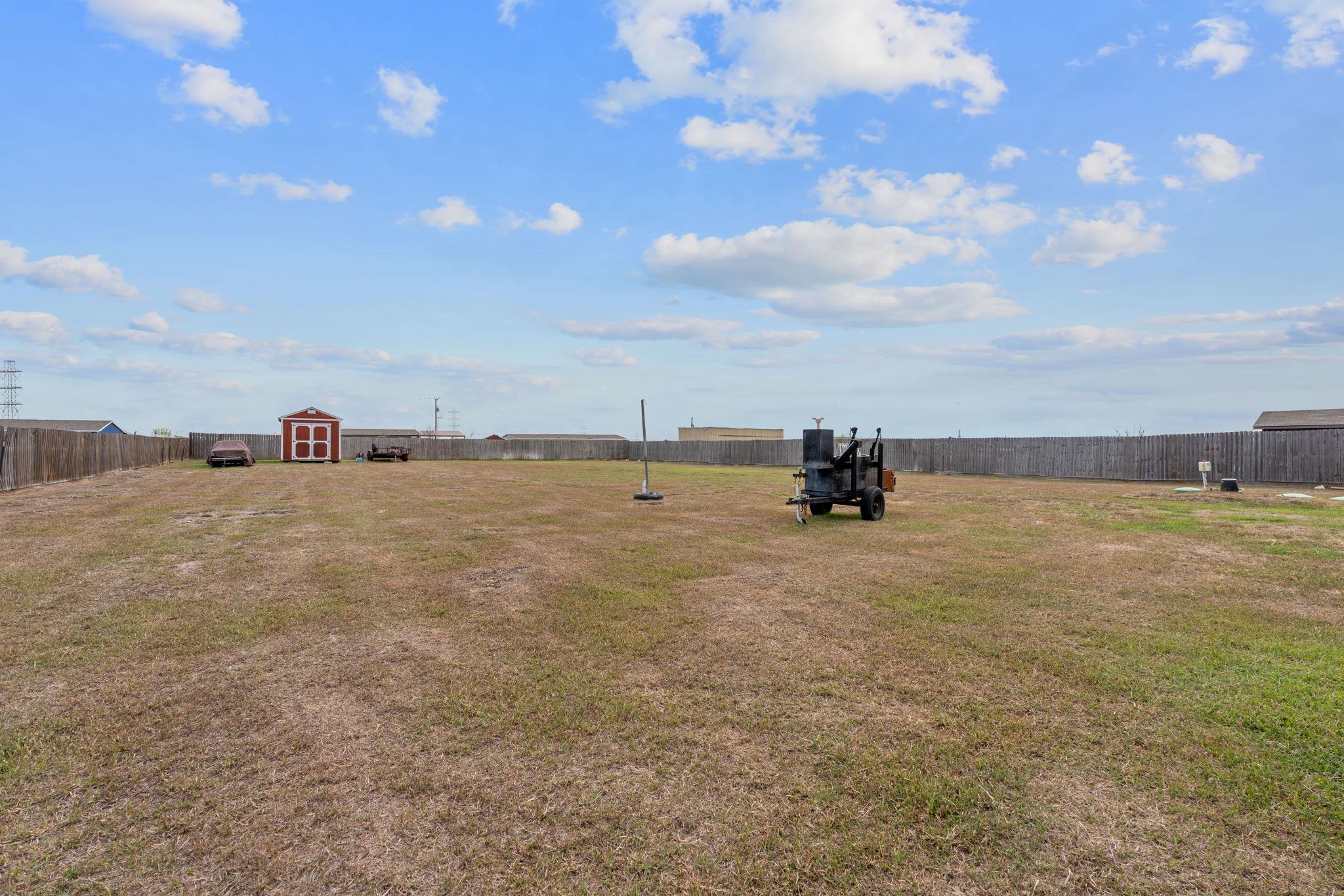 371 Lippe Ln, Niederwald, TX 78640