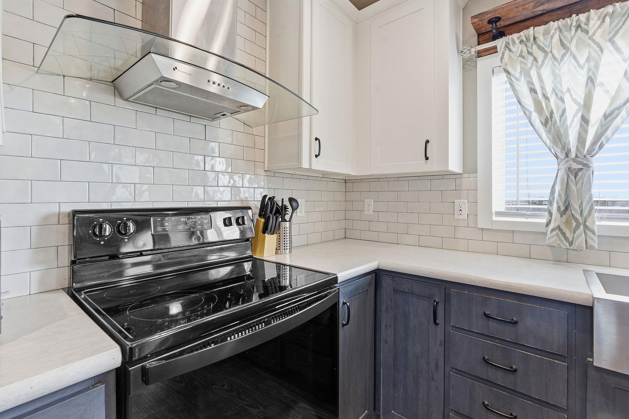 371 Lippe Ln, Niederwald, TX 78640