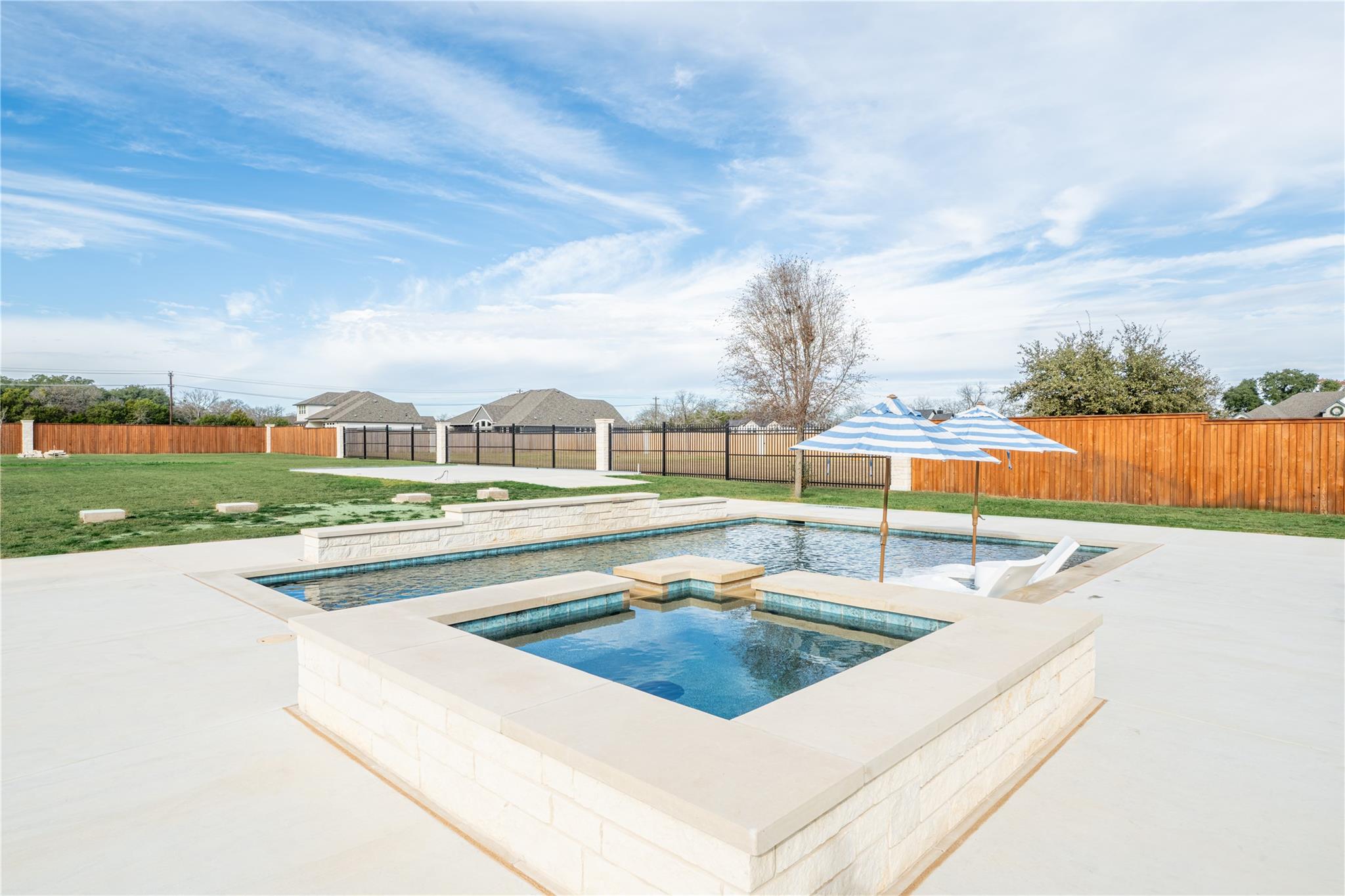 157 McNaughton Dr, Liberty Hill, TX 78642