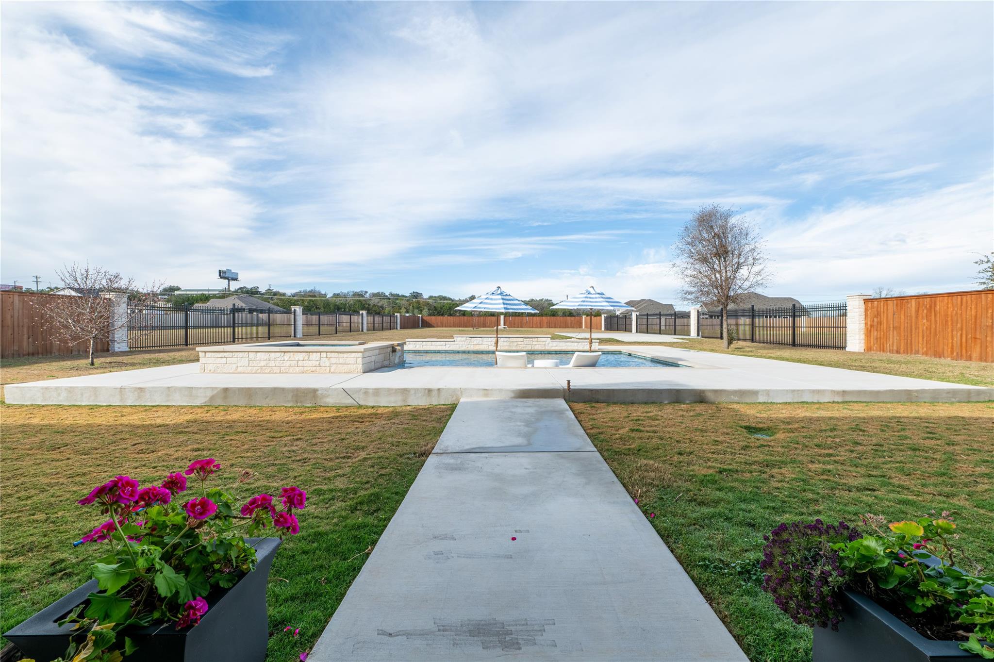 157 McNaughton Dr, Liberty Hill, TX 78642