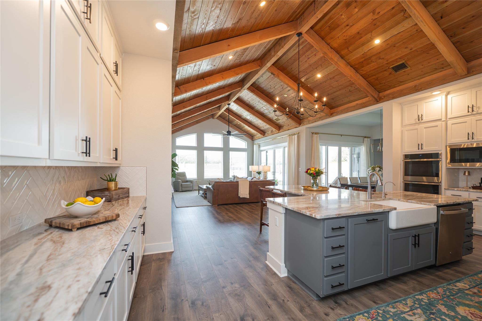 157 McNaughton Dr, Liberty Hill, TX 78642