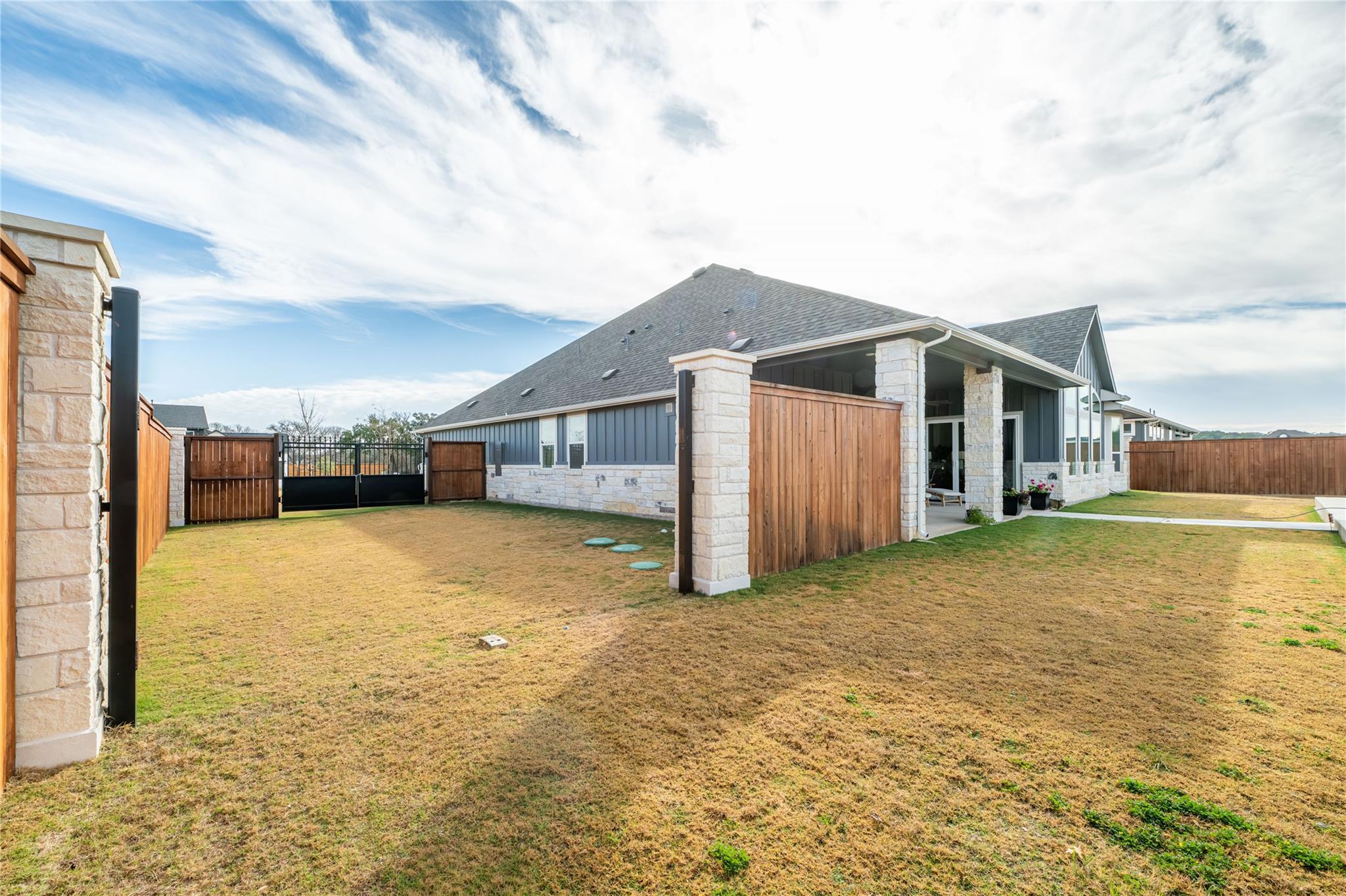 157 McNaughton Dr, Liberty Hill, TX 78642