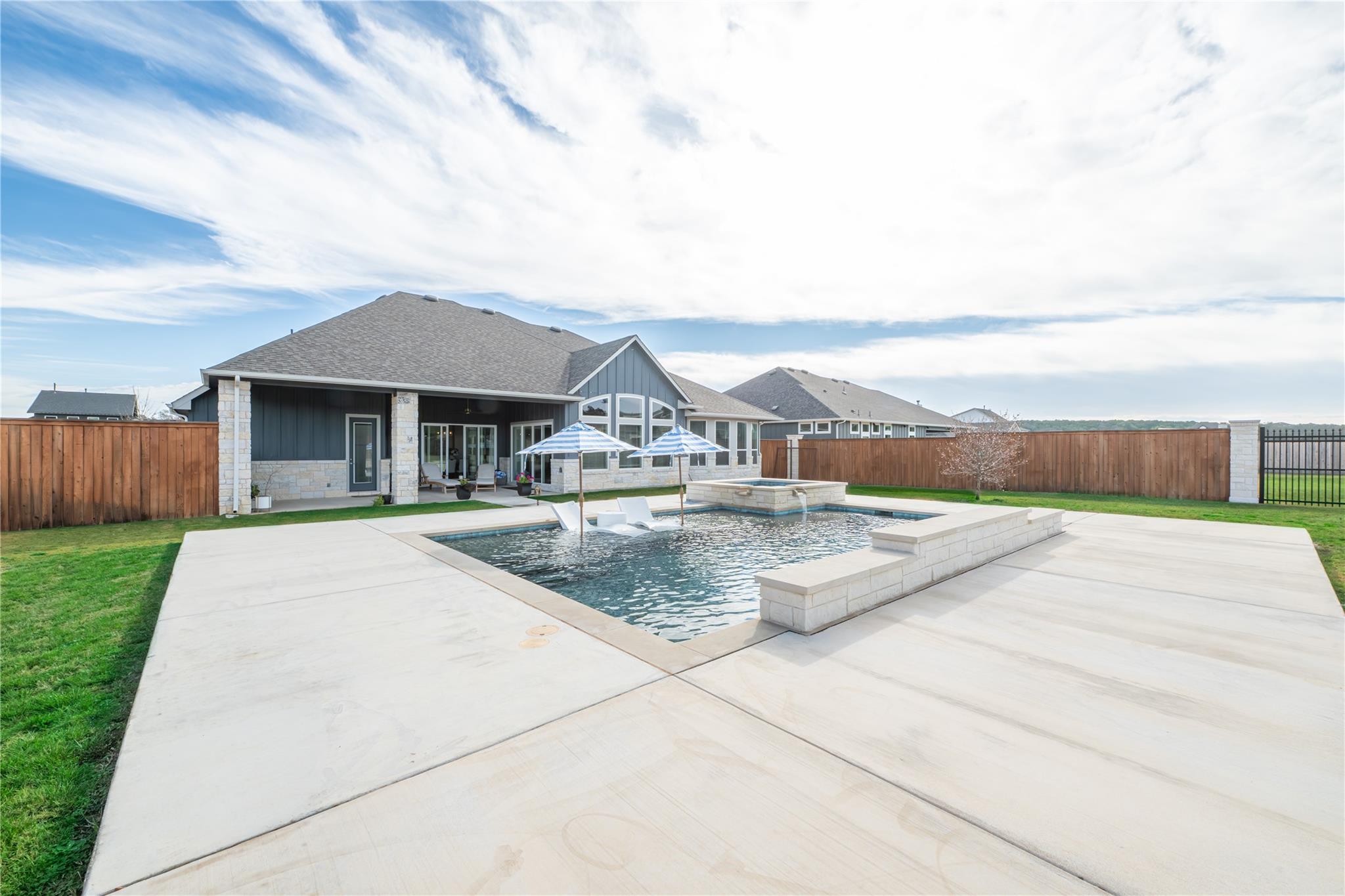 157 McNaughton Dr, Liberty Hill, TX 78642