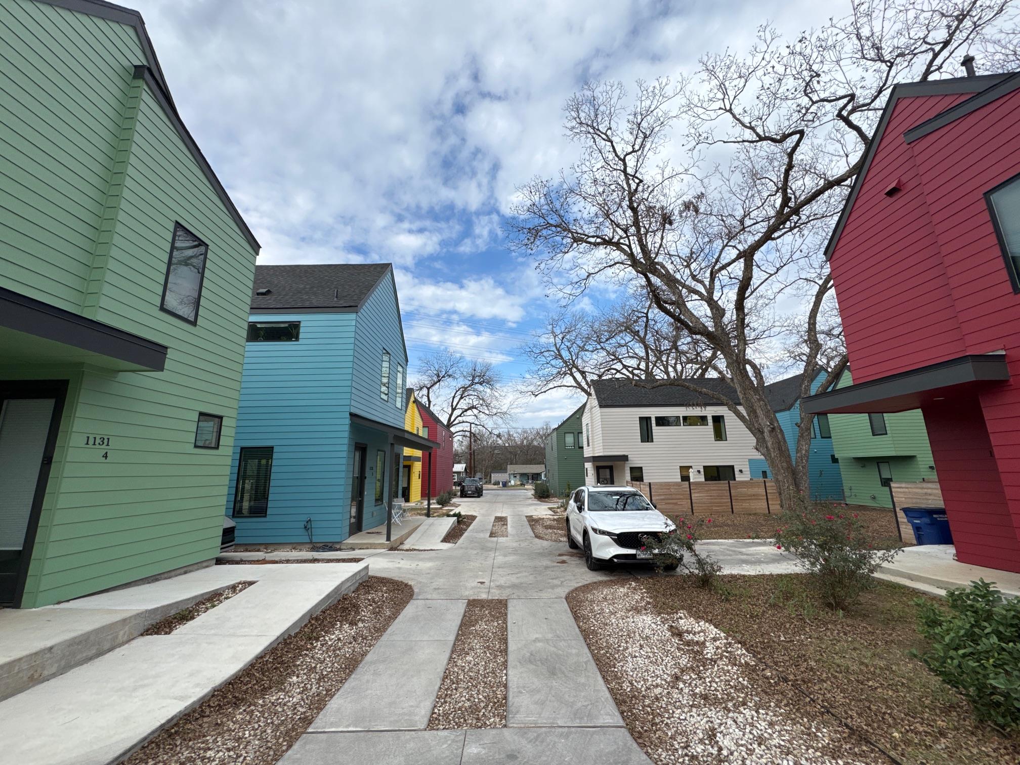 1131 Walton Ln # 4, Austin, TX 78721