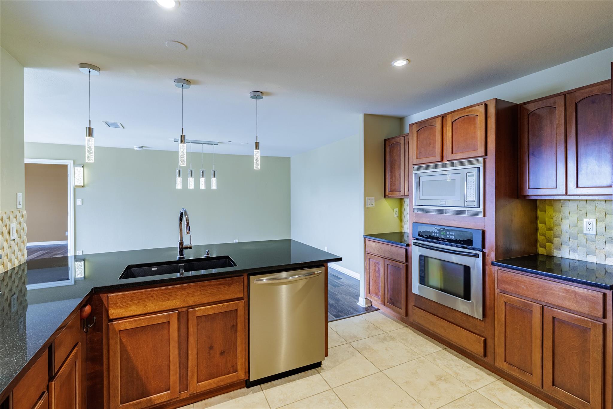 40 N Interstate 35 # 6D3, Austin, TX 78701