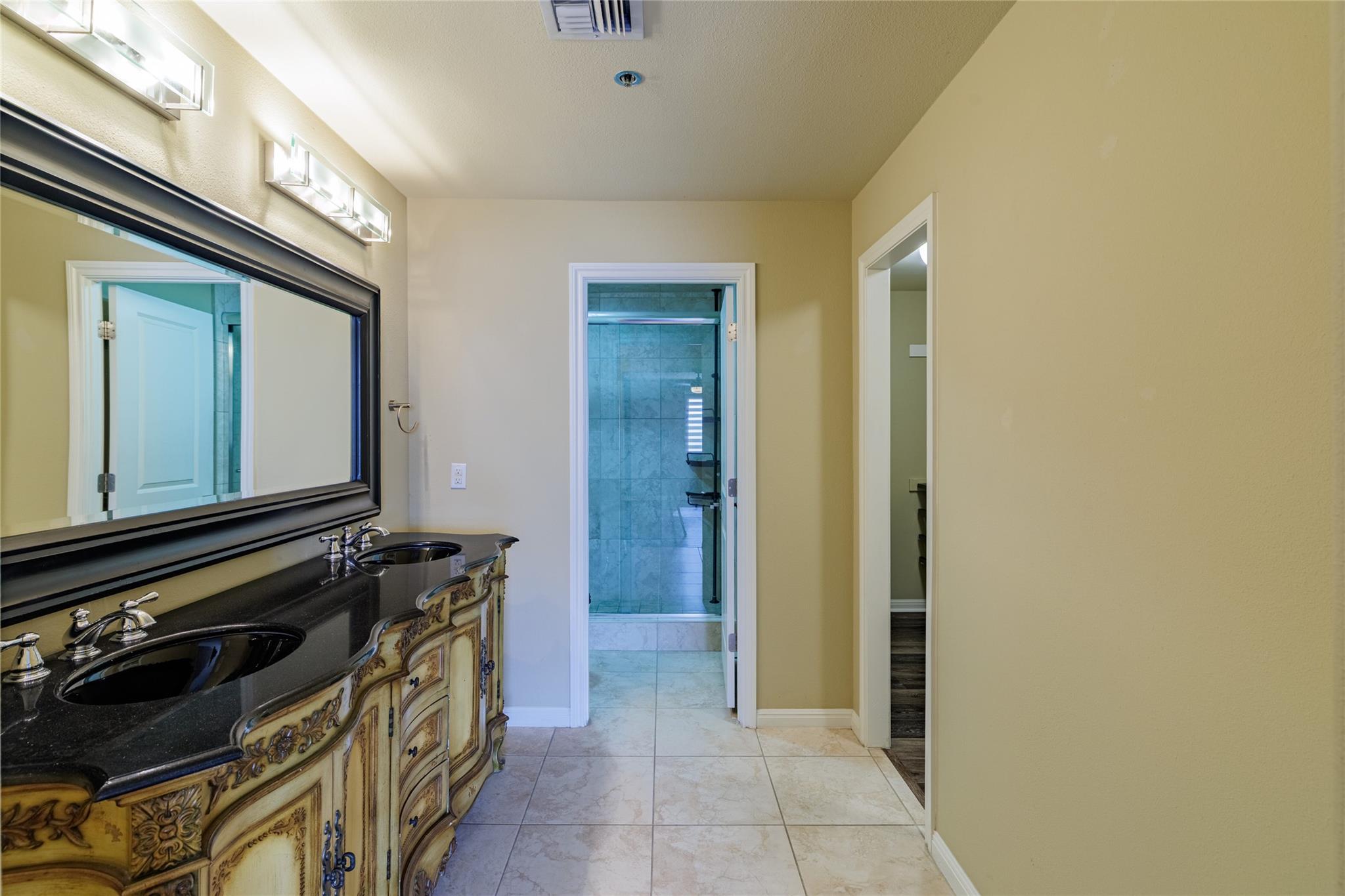 40 N Interstate 35 # 6D3, Austin, TX 78701