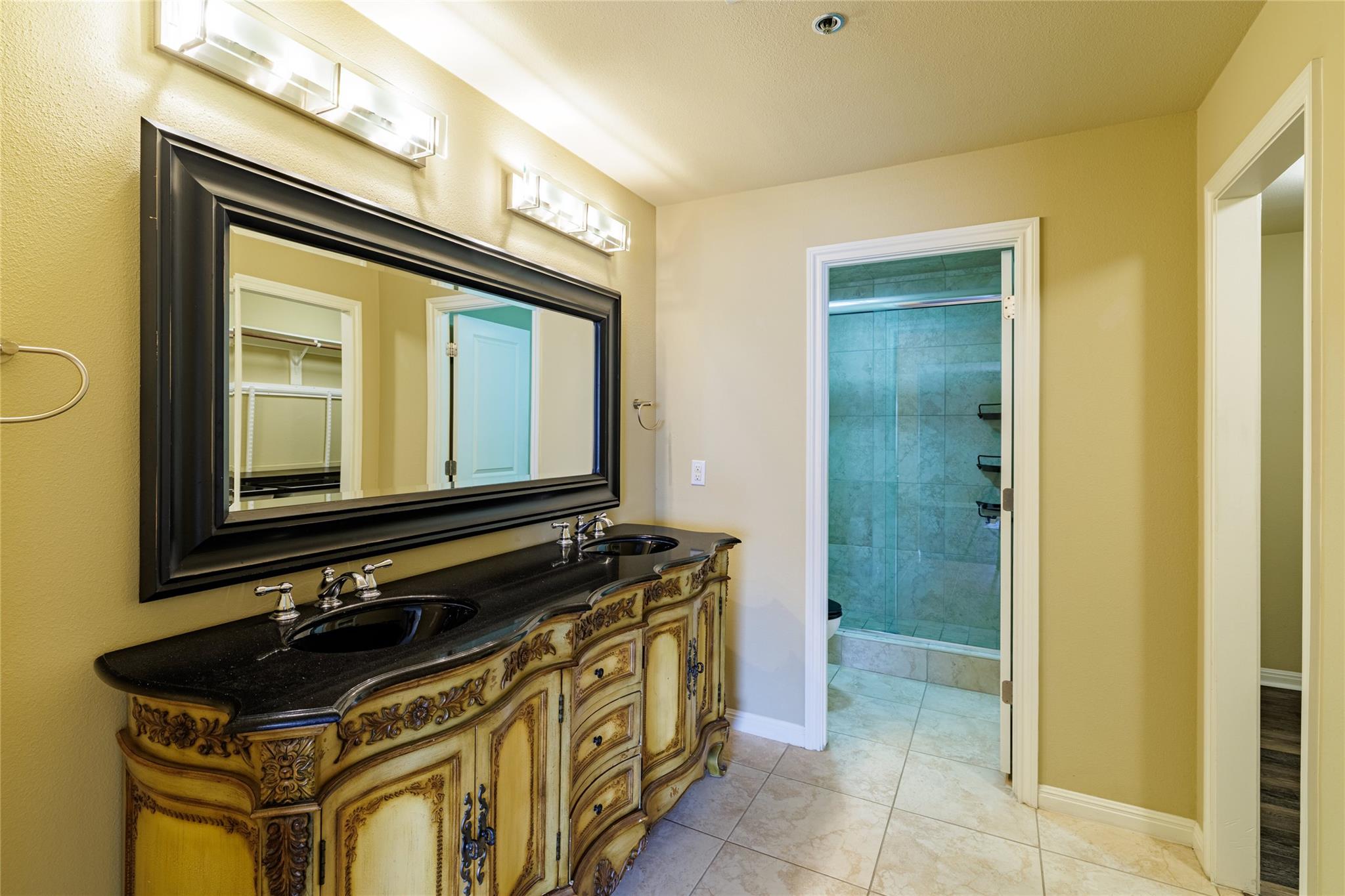 40 N Interstate 35 # 6D3, Austin, TX 78701