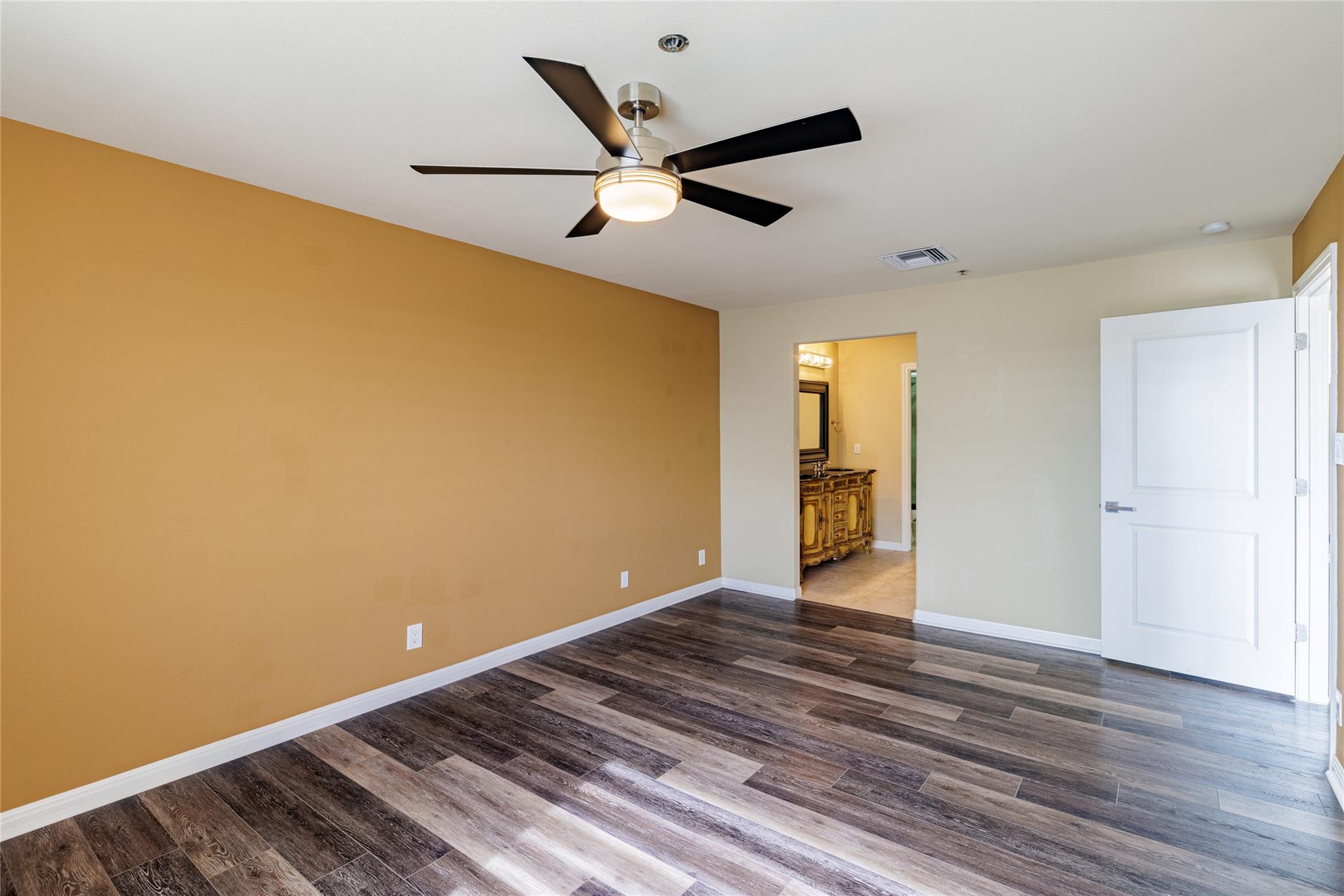 40 N Interstate 35 # 6D3, Austin, TX 78701