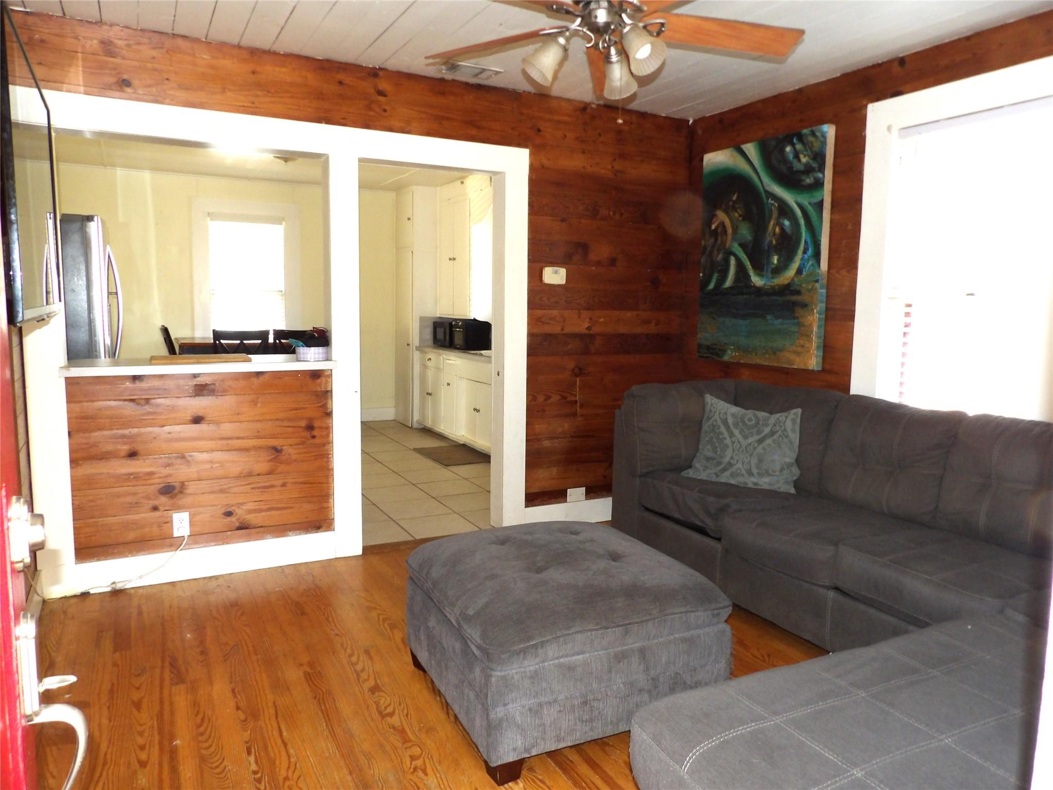 459 E Commerce St, New Braunfels, TX 78130